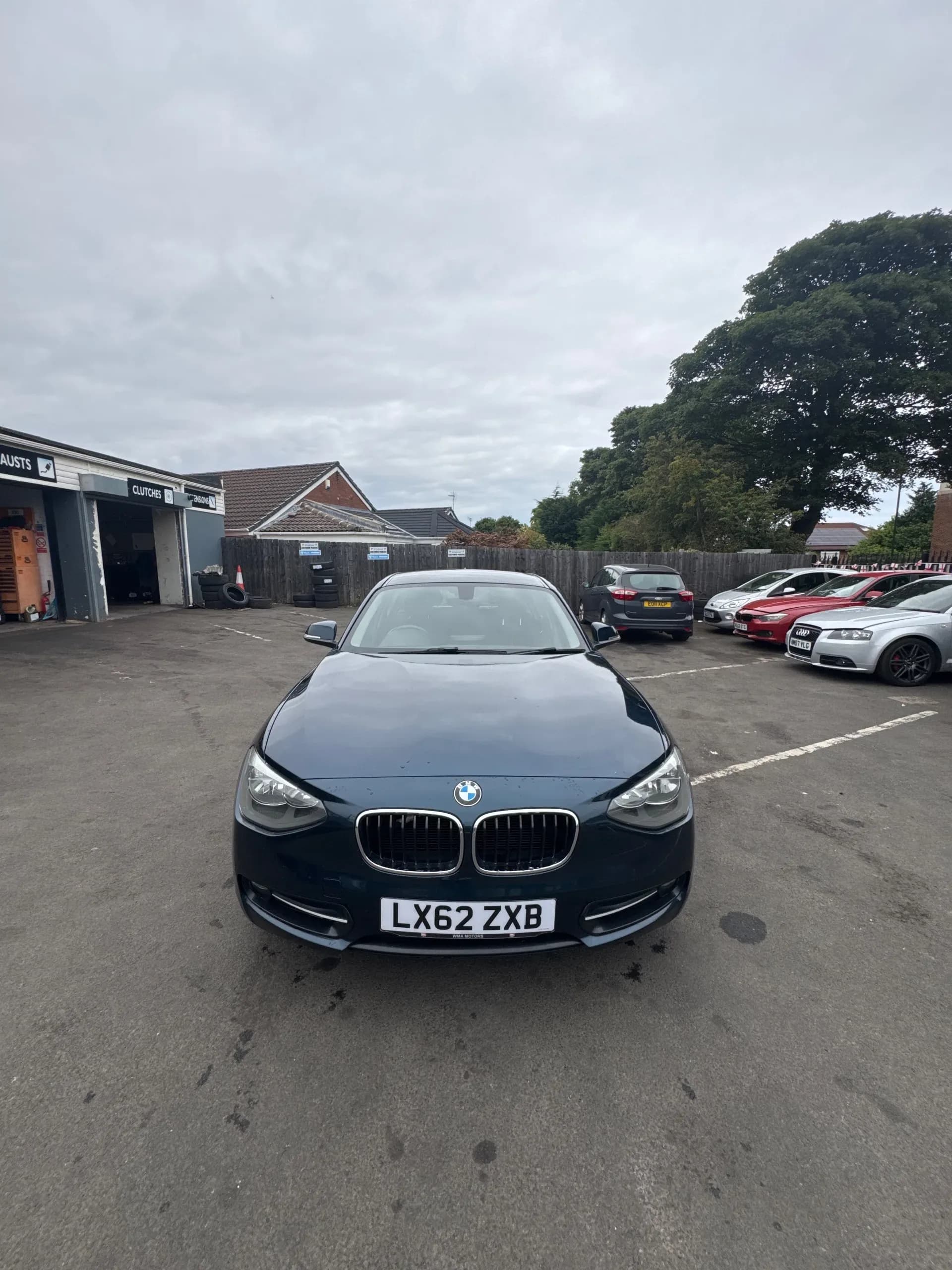 Vehicle photo — front