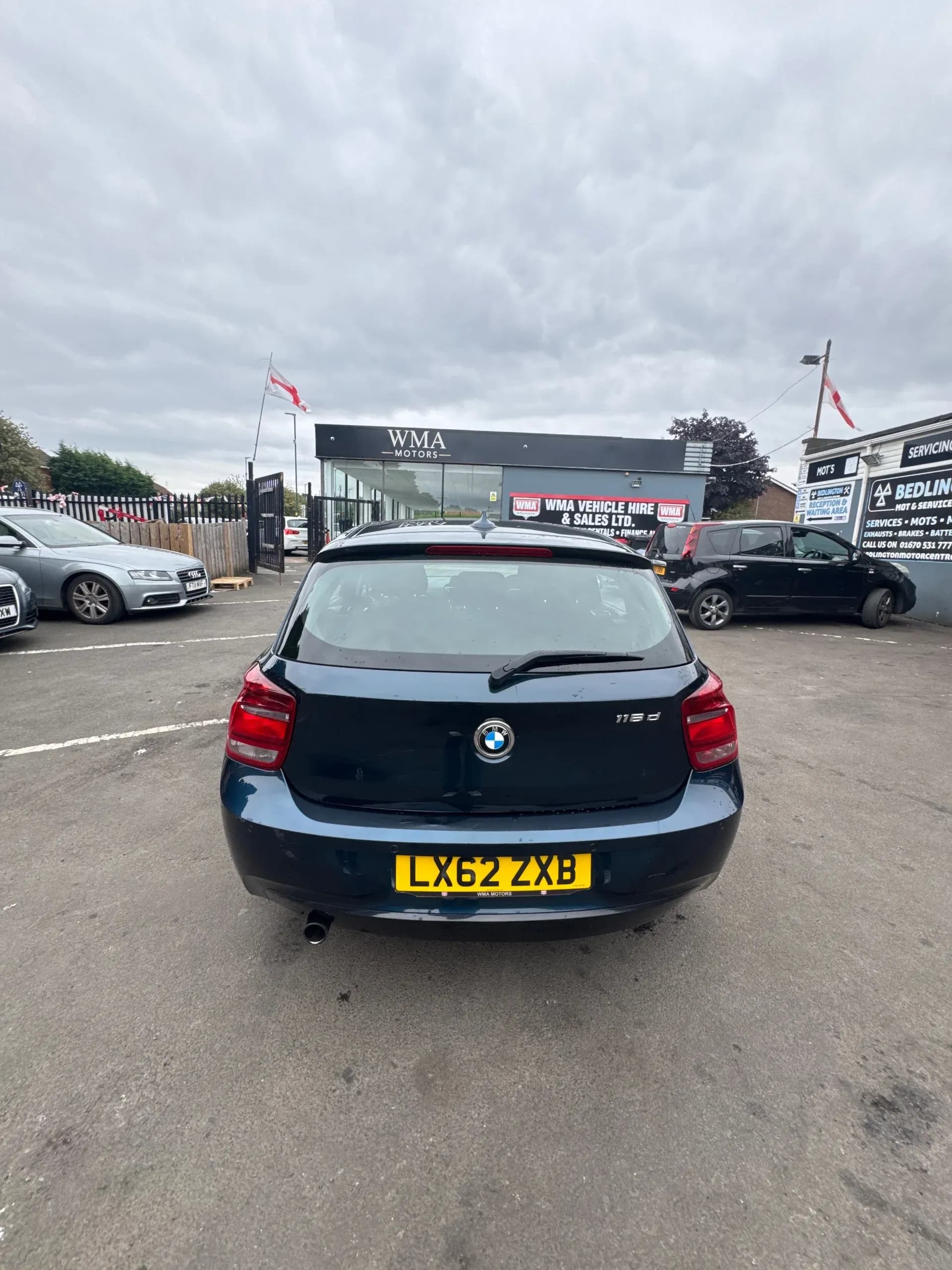 Vehicle photo — rear
