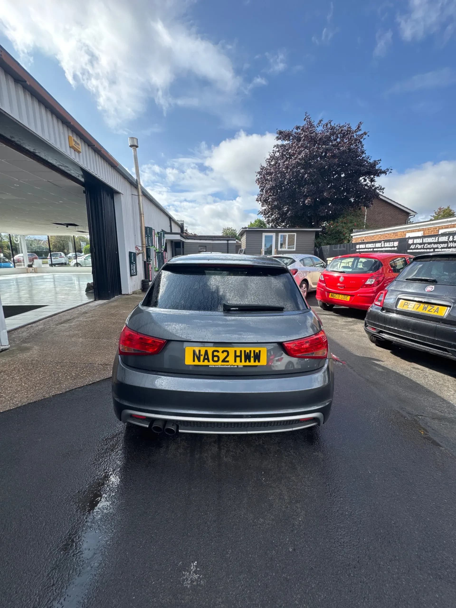 Vehicle photo — rear
