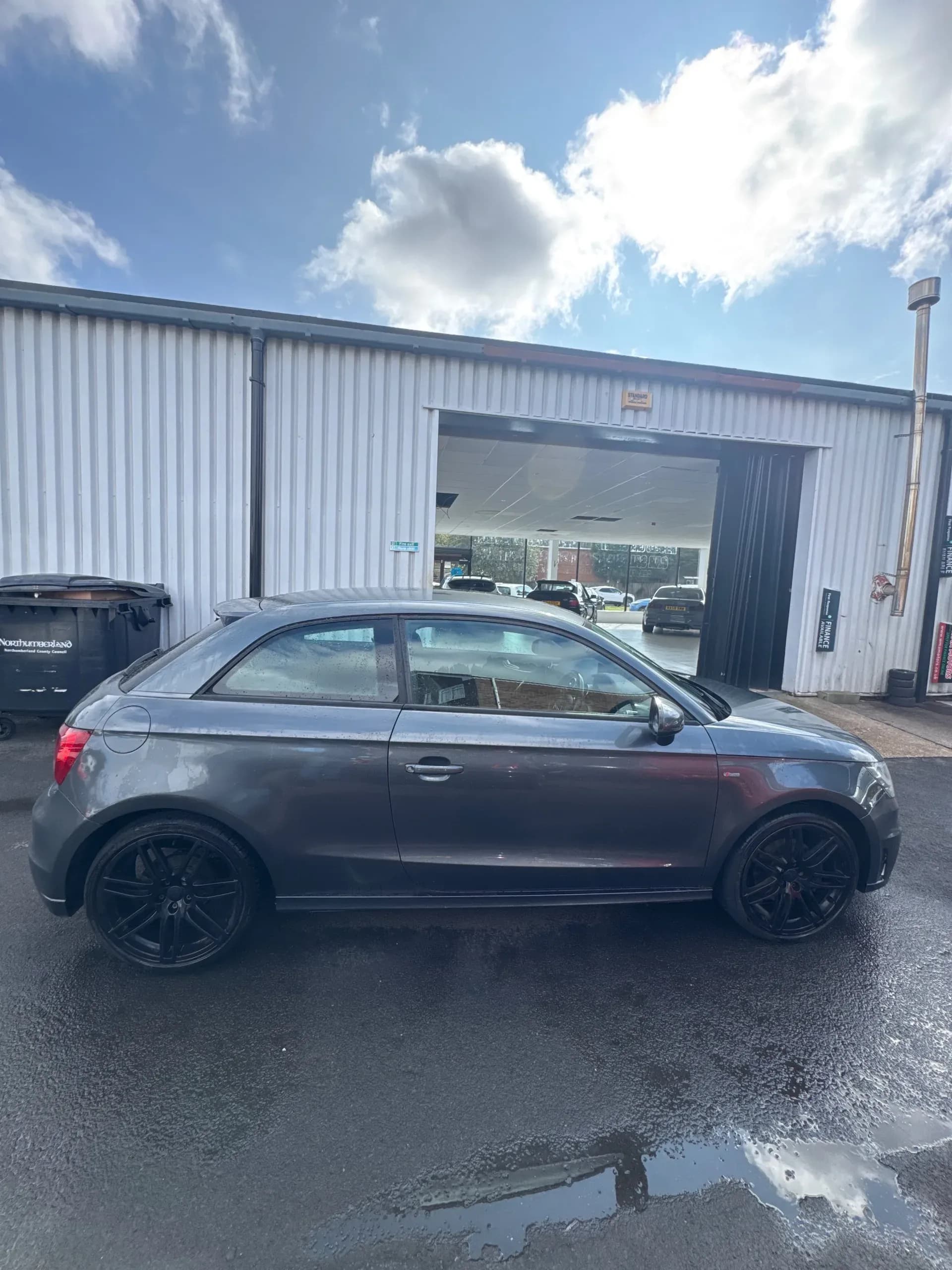 Vehicle photo — os profile
