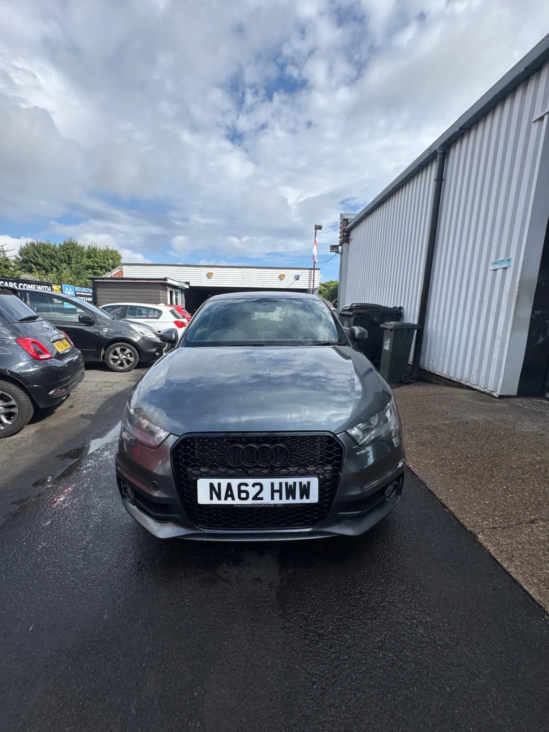 Vehicle photo — front