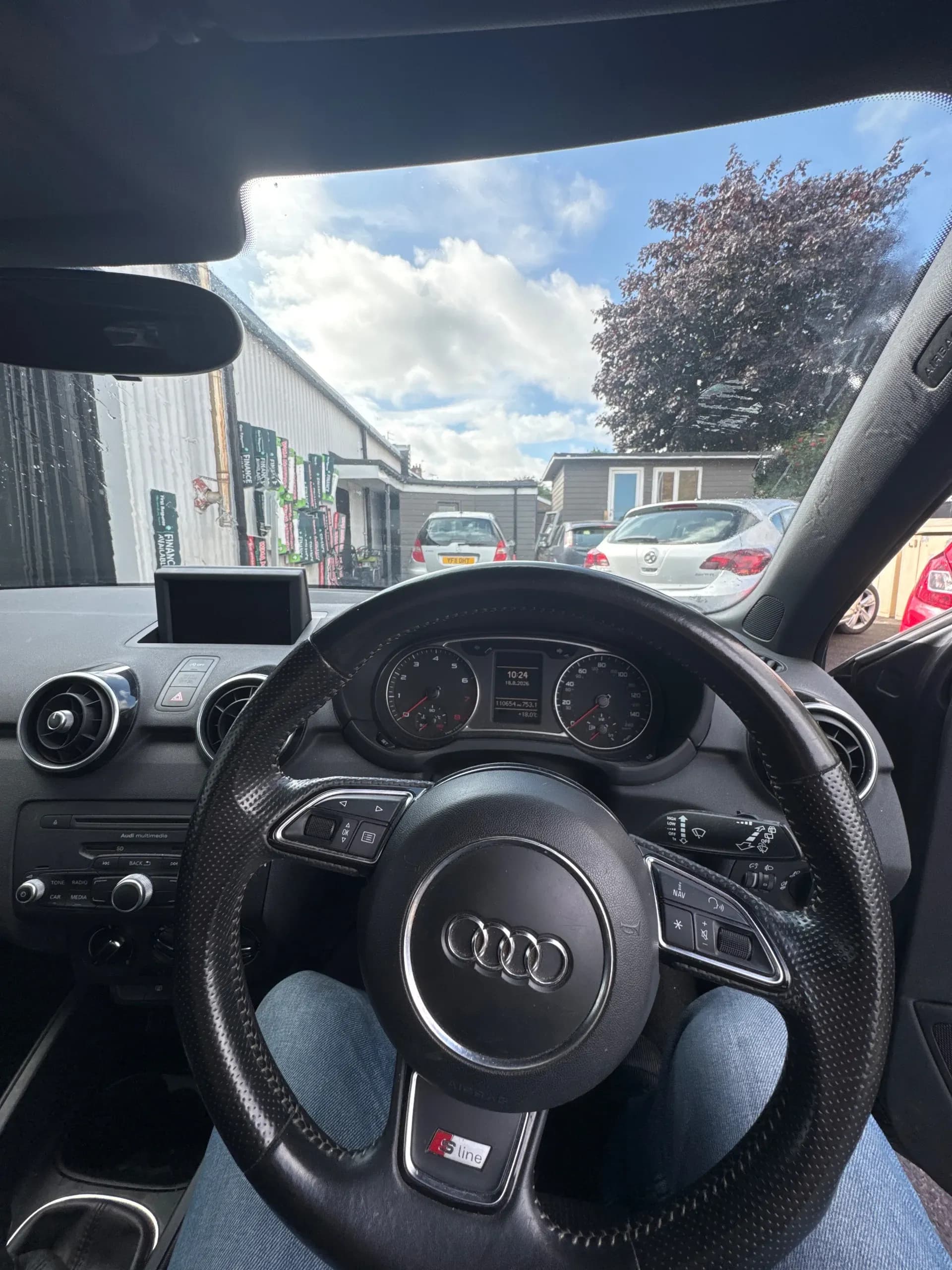 Vehicle photo — dashboard