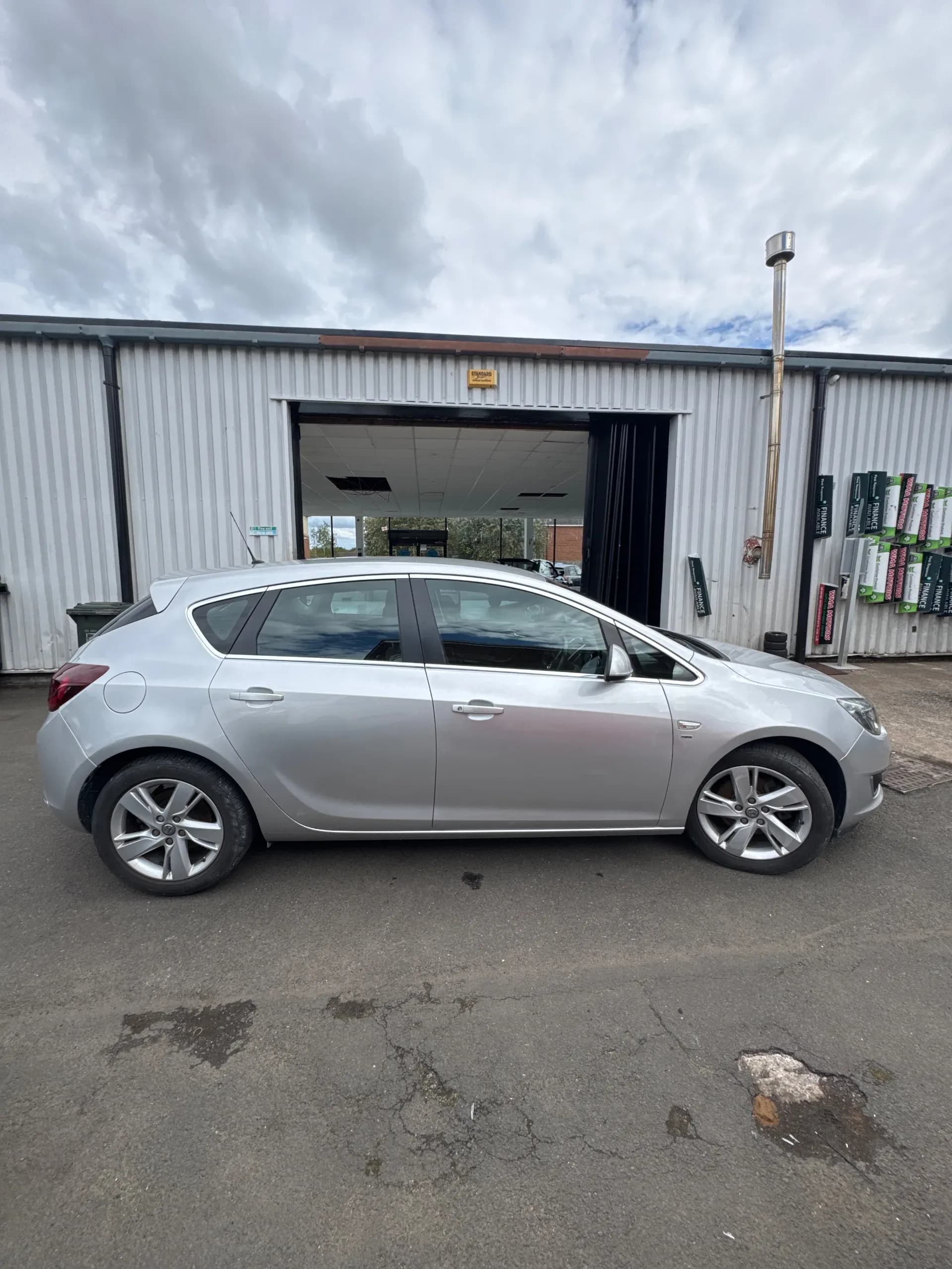 Vehicle photo — os profile