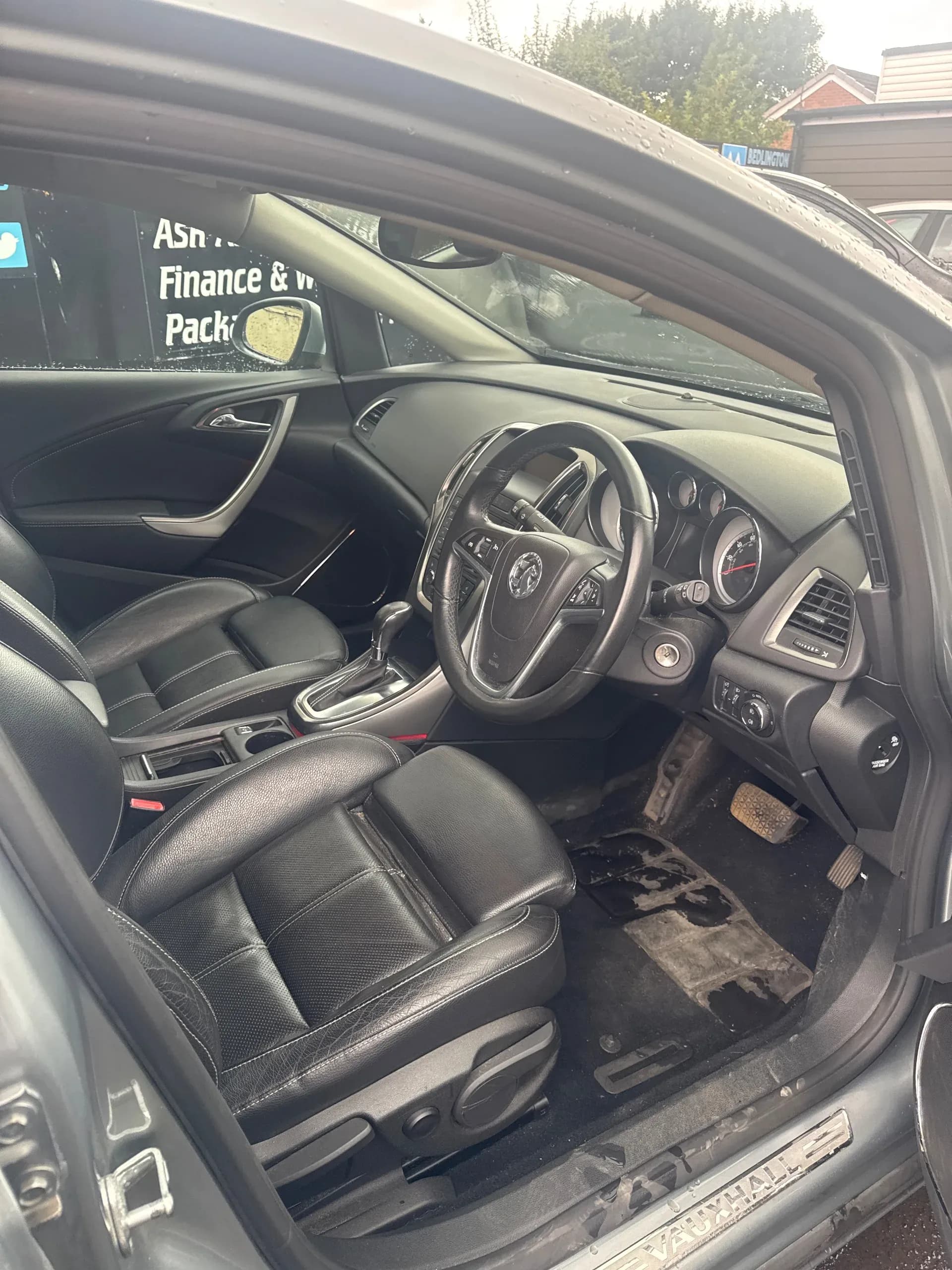Vehicle photo — front interior