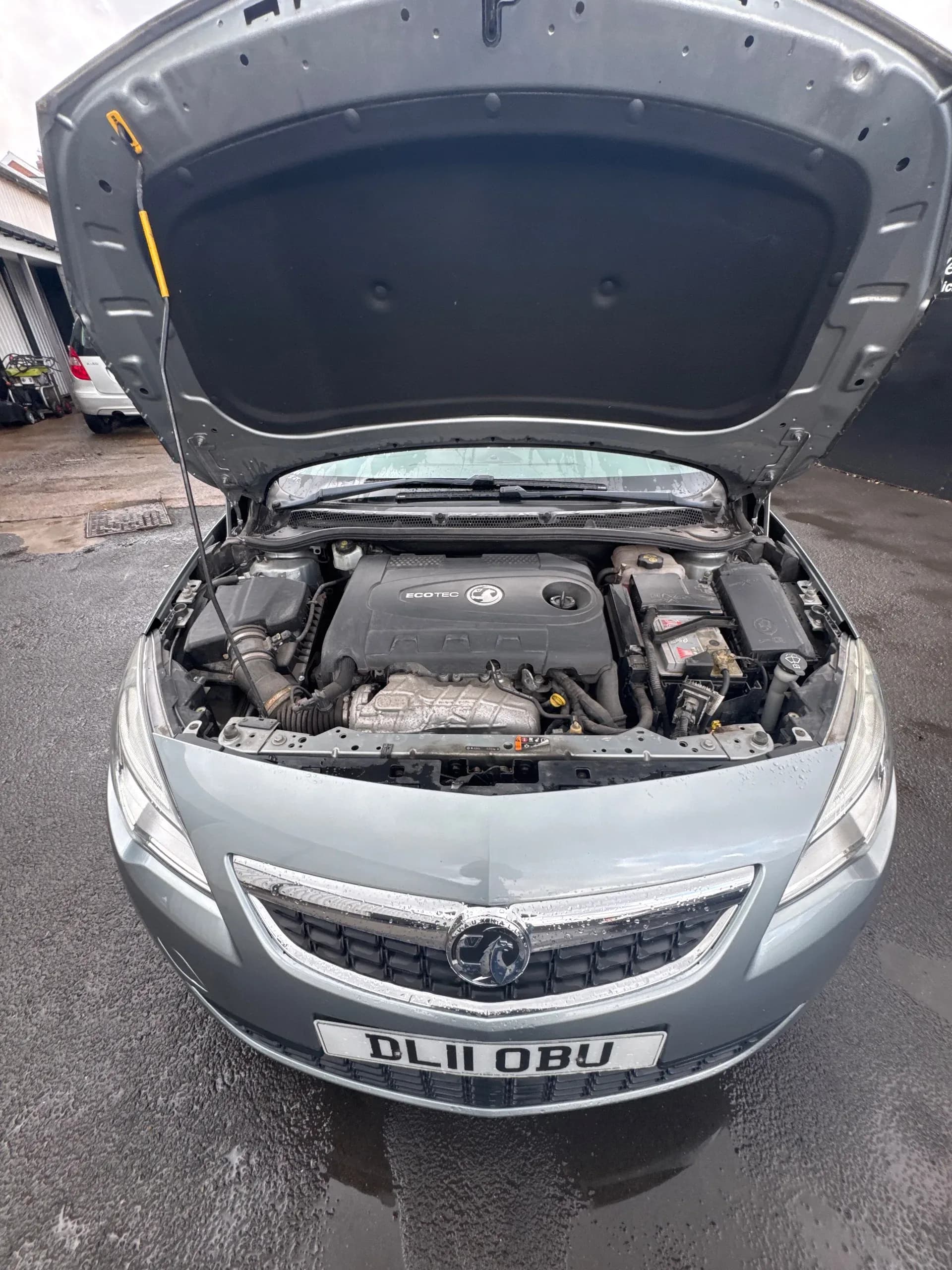 Vehicle photo — engine bay