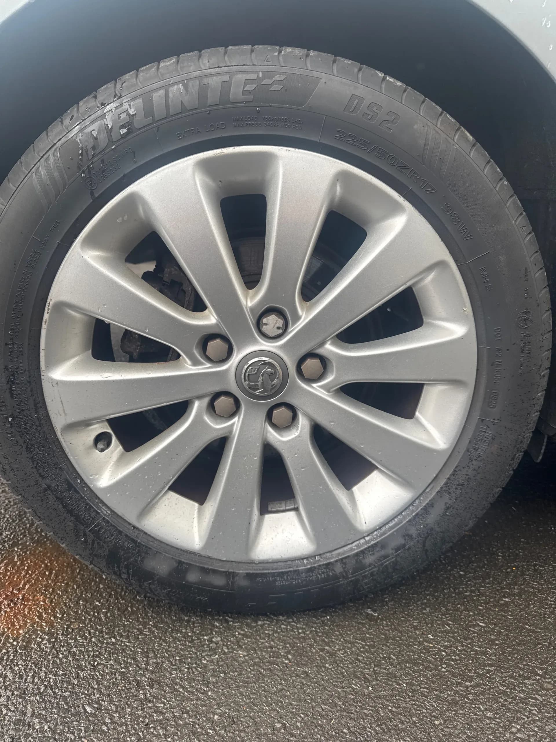 Vehicle photo — os rear alloy