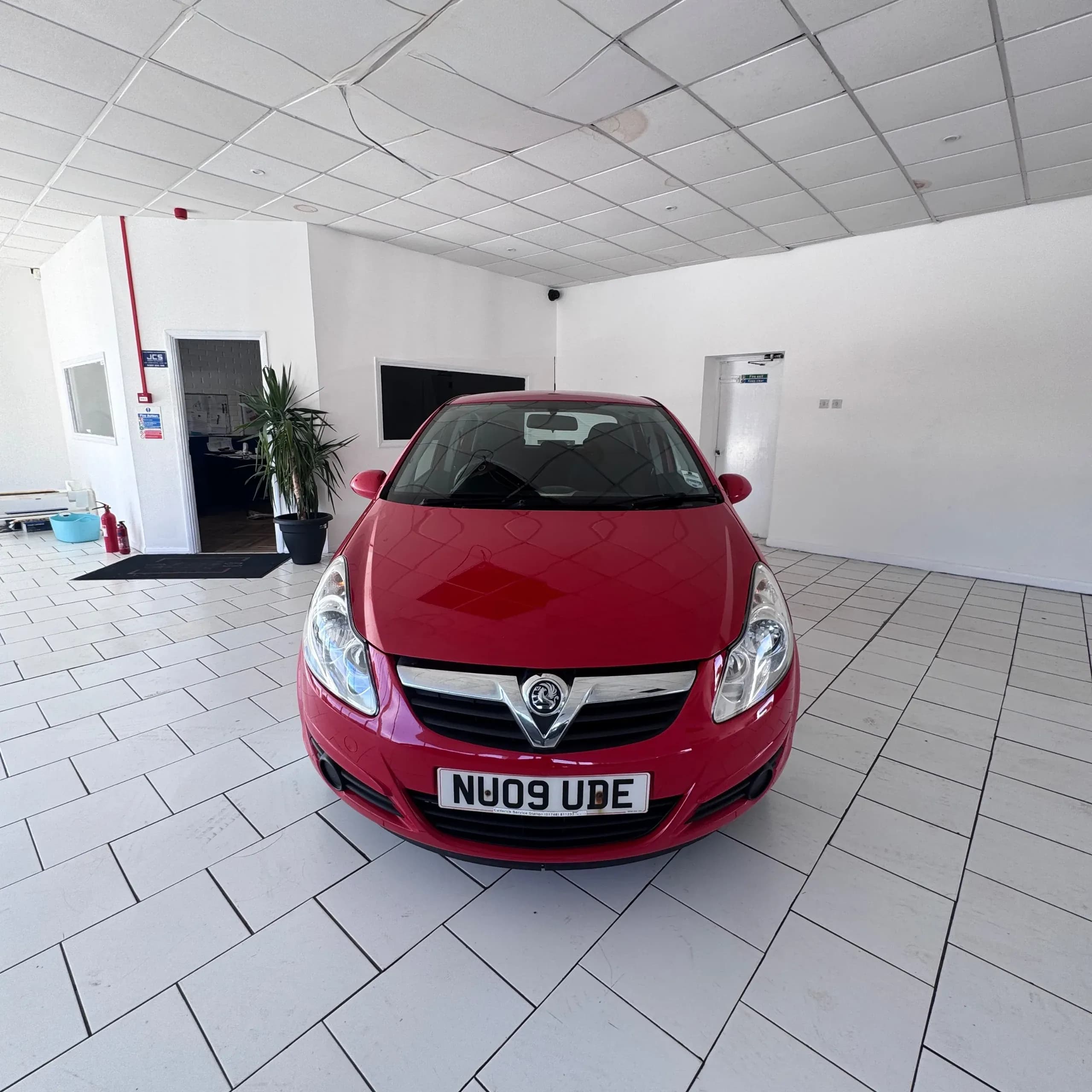 Vehicle photo — front
