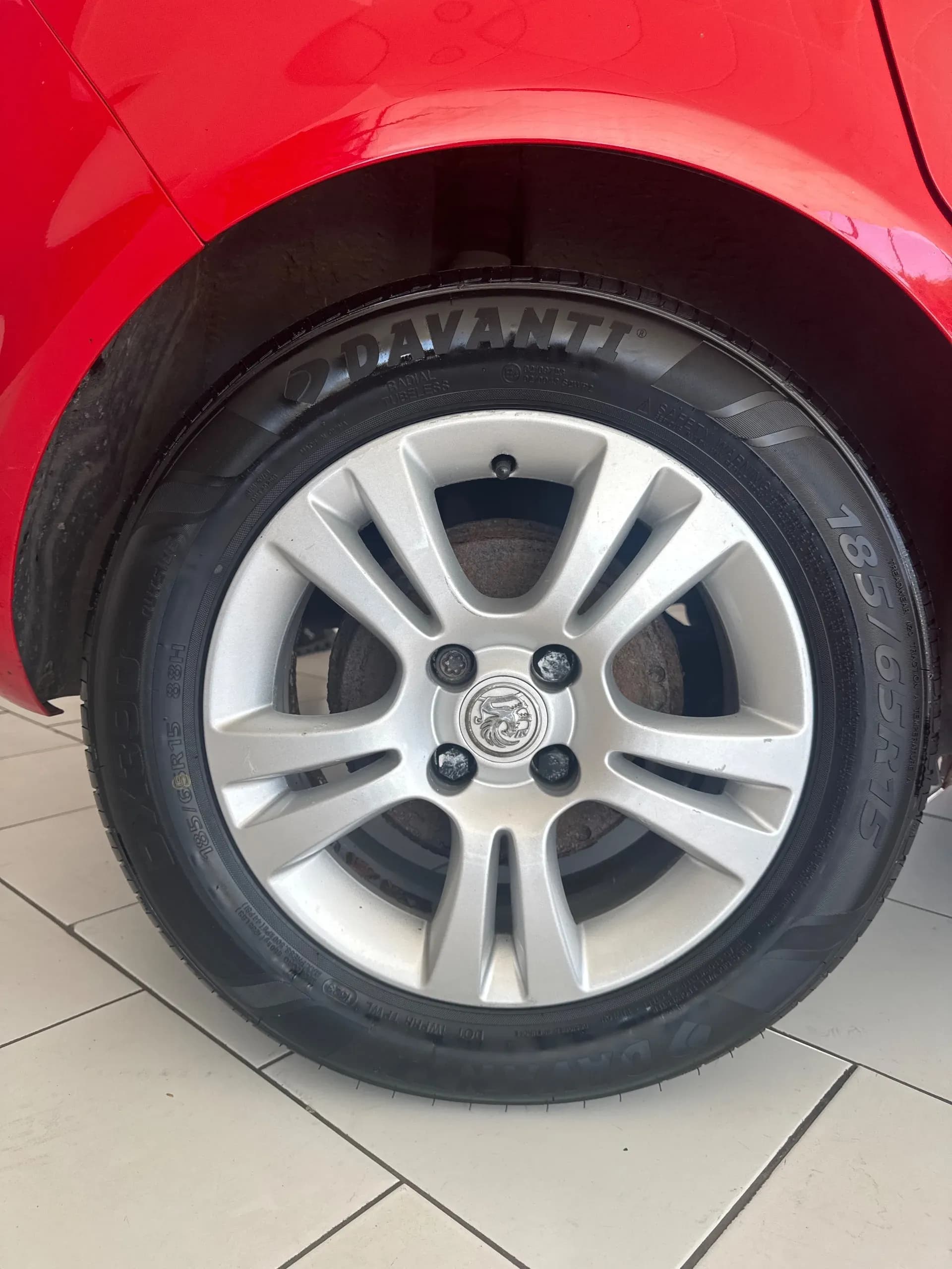 Vehicle photo — os rear alloy