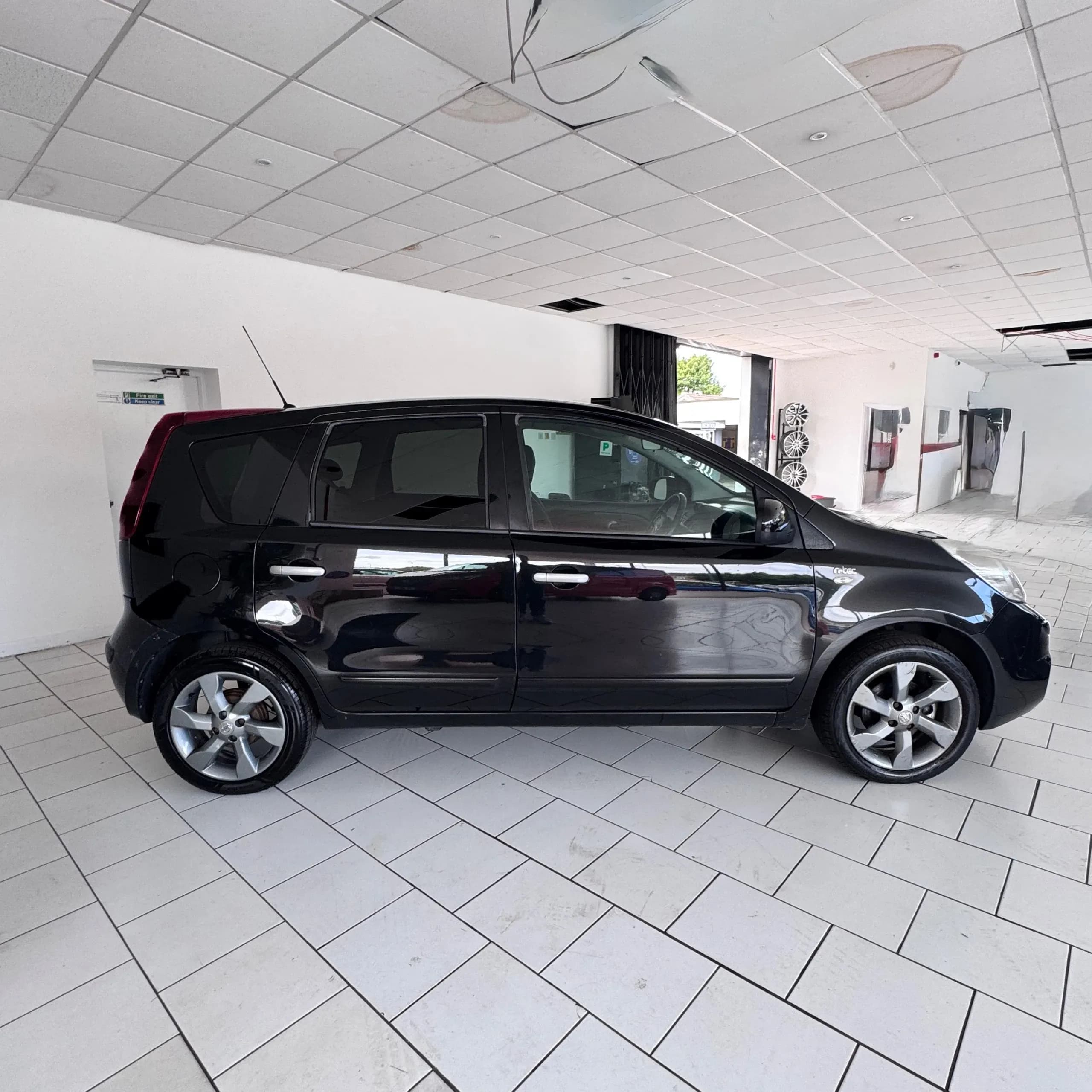 Vehicle photo — os profile