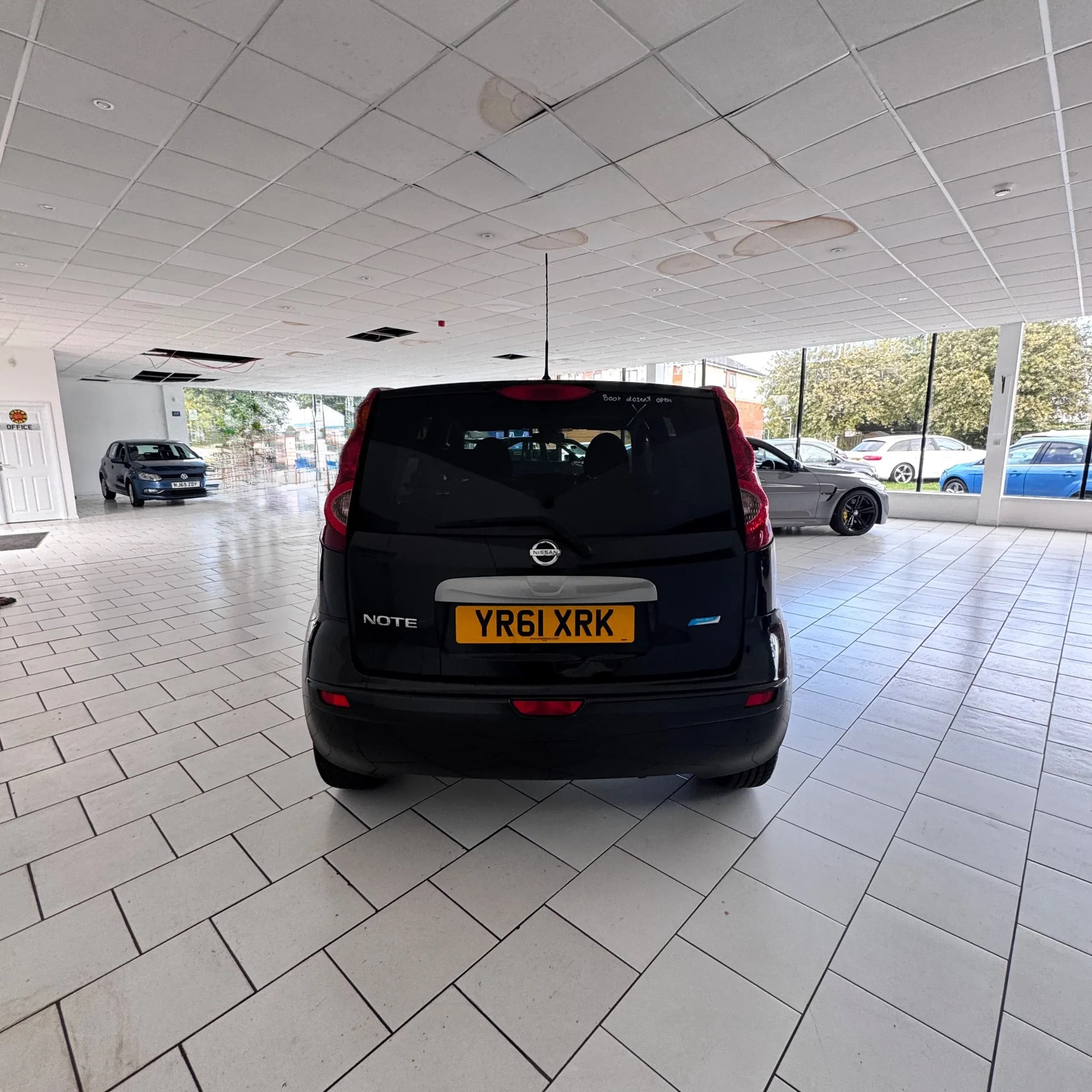 Vehicle photo — rear