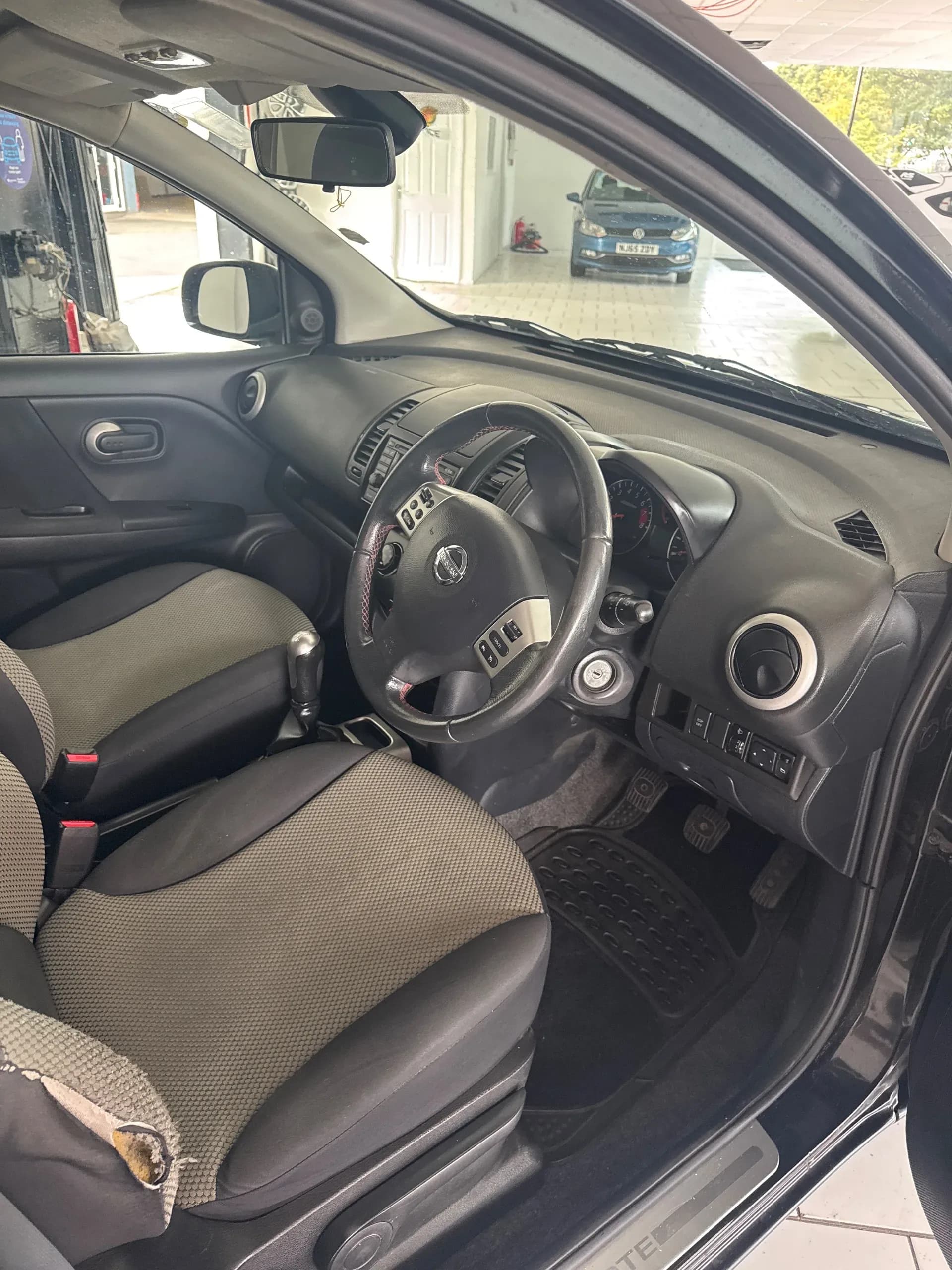 Vehicle photo — front interior