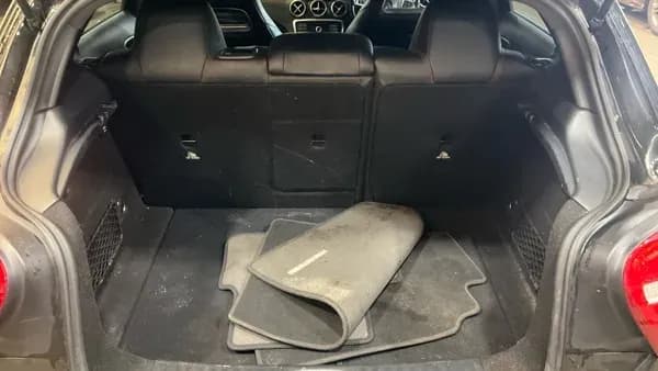 Vehicle photo — boot