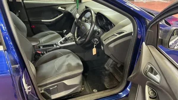Vehicle photo — front interior
