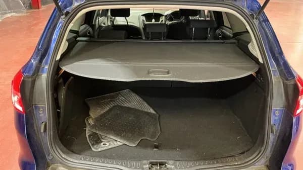Vehicle photo — boot