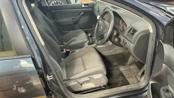 Vehicle photo — front interior