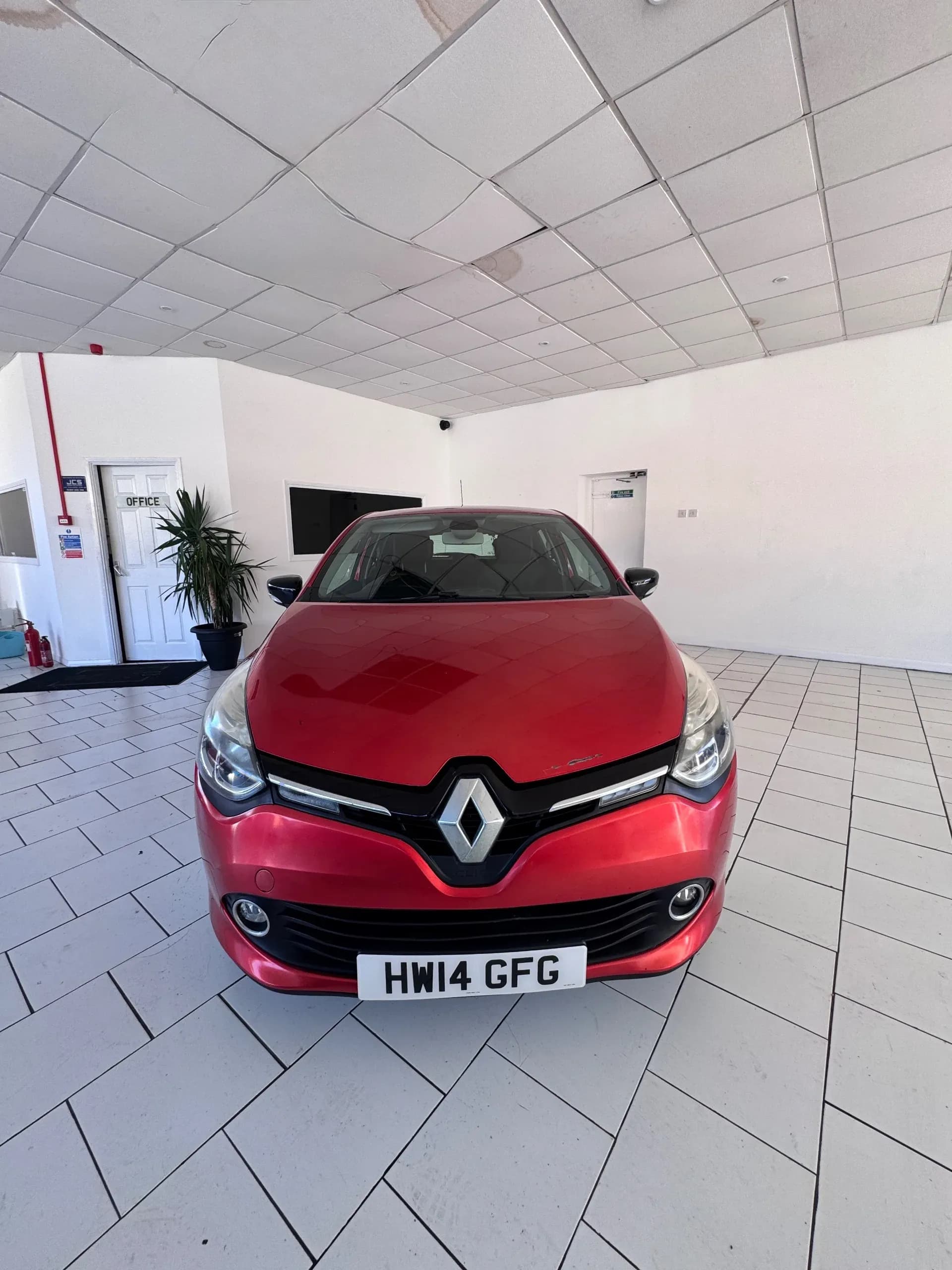 Vehicle photo — front