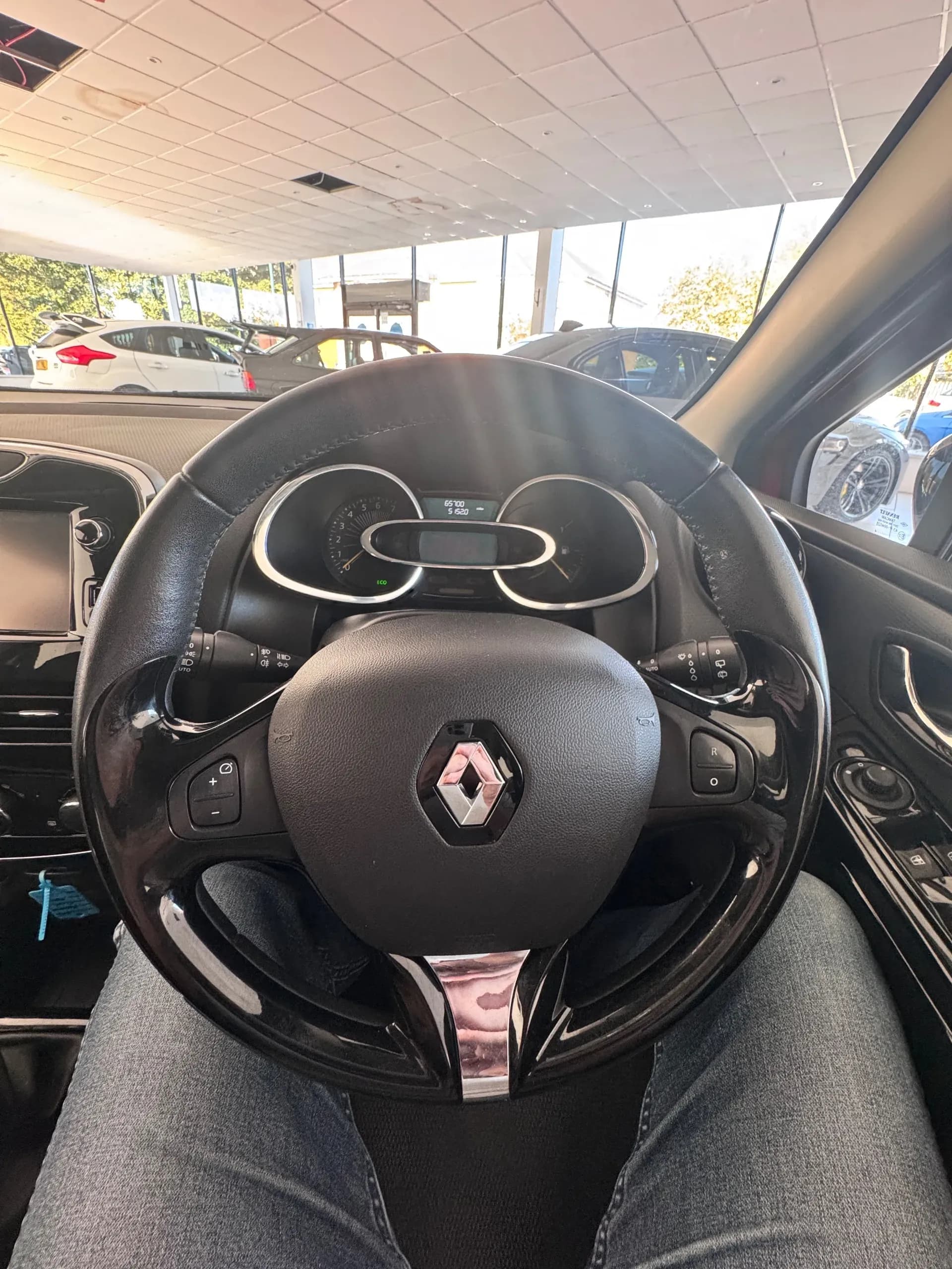Vehicle photo — dashboard