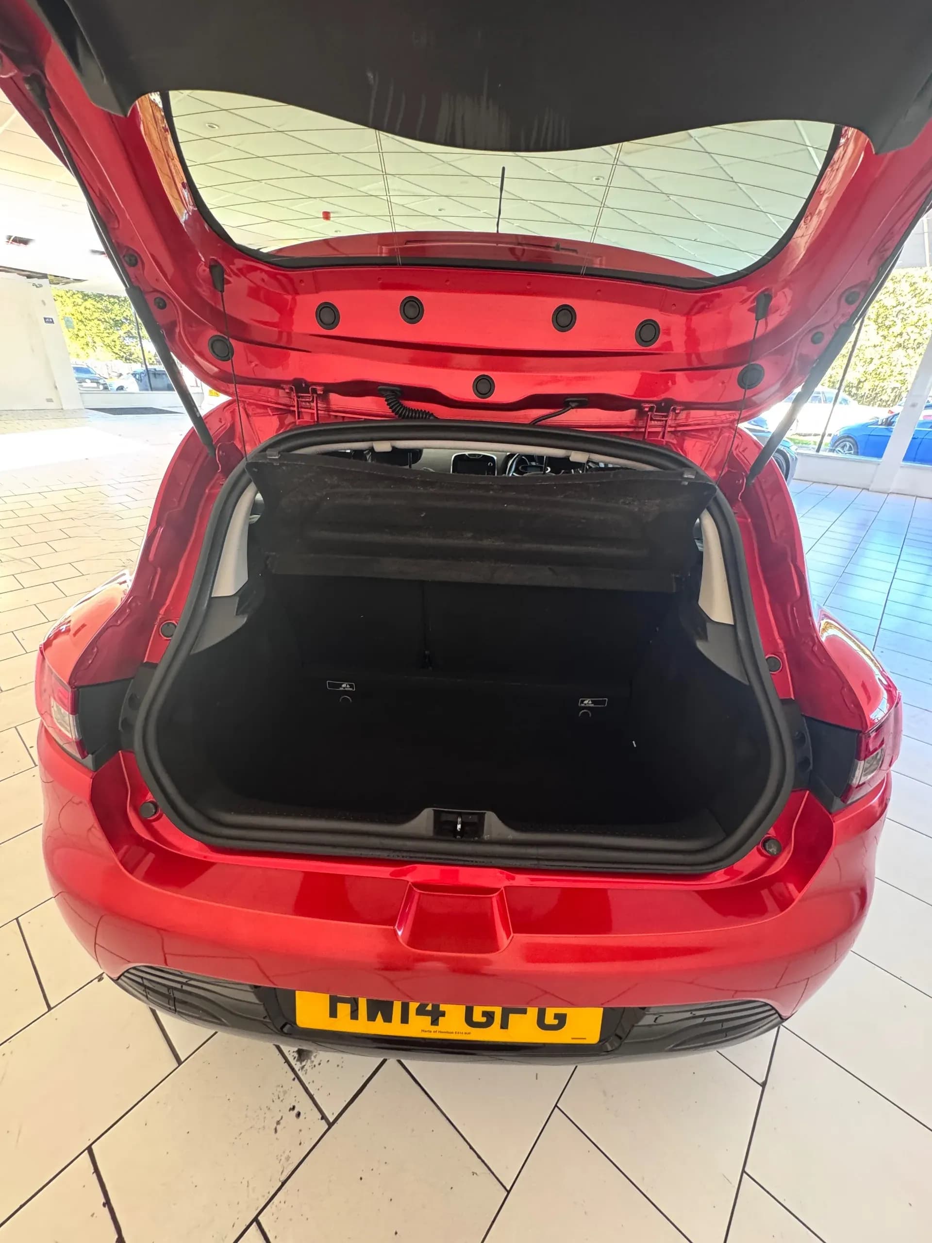 Vehicle photo — boot