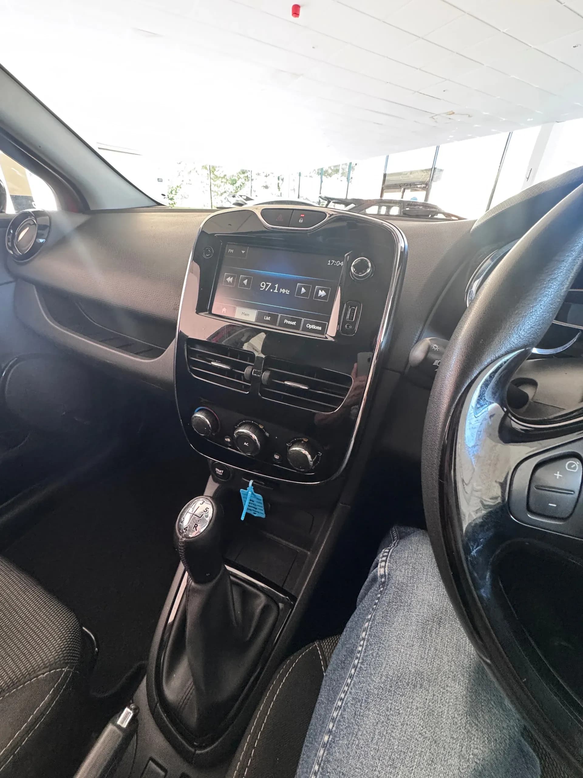 Vehicle photo — feature