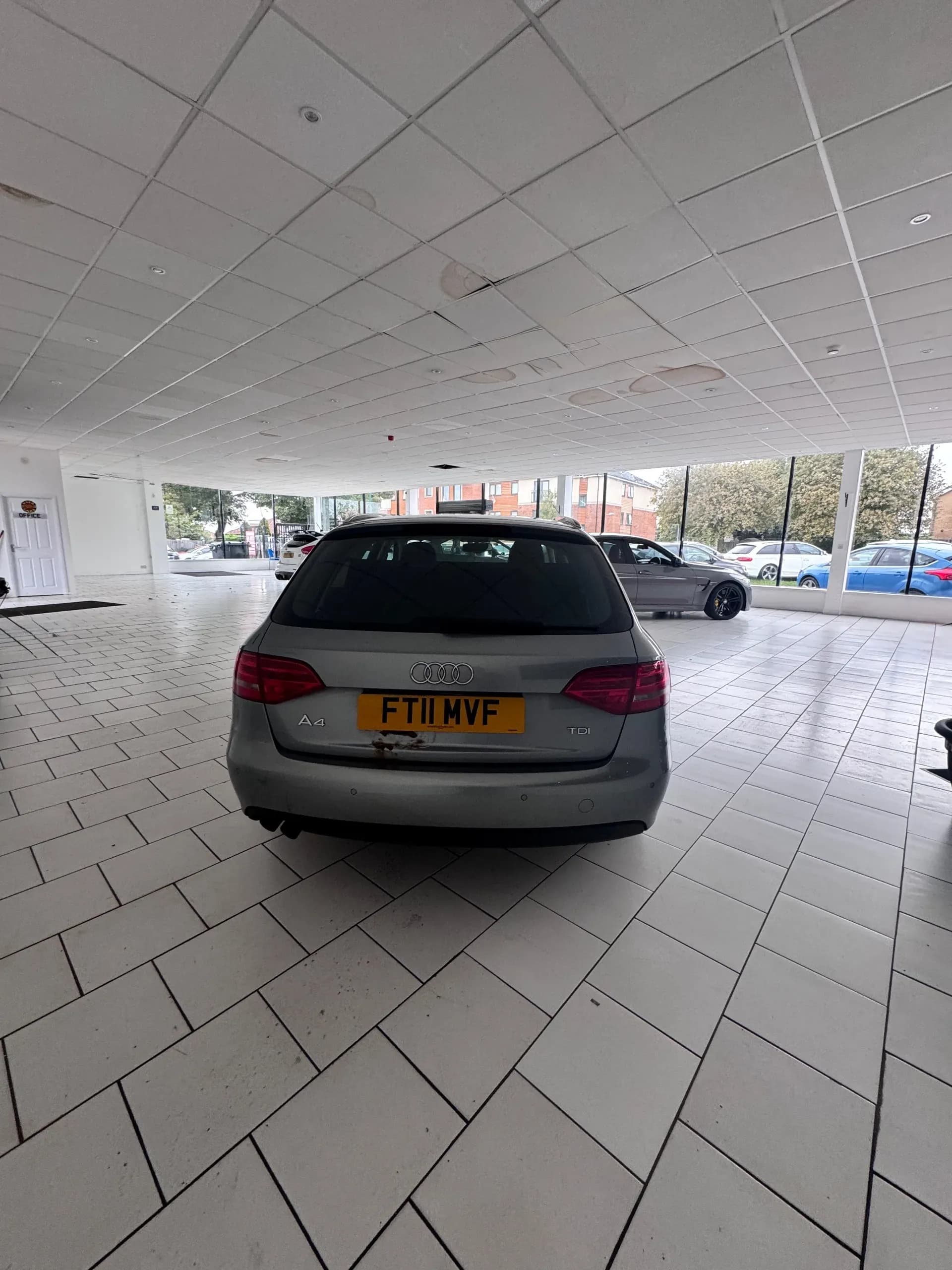 Vehicle photo — rear