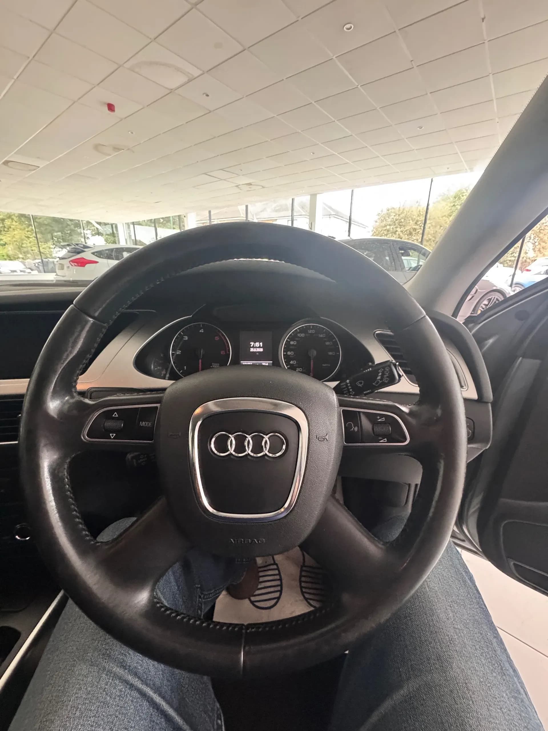 Vehicle photo — dashboard
