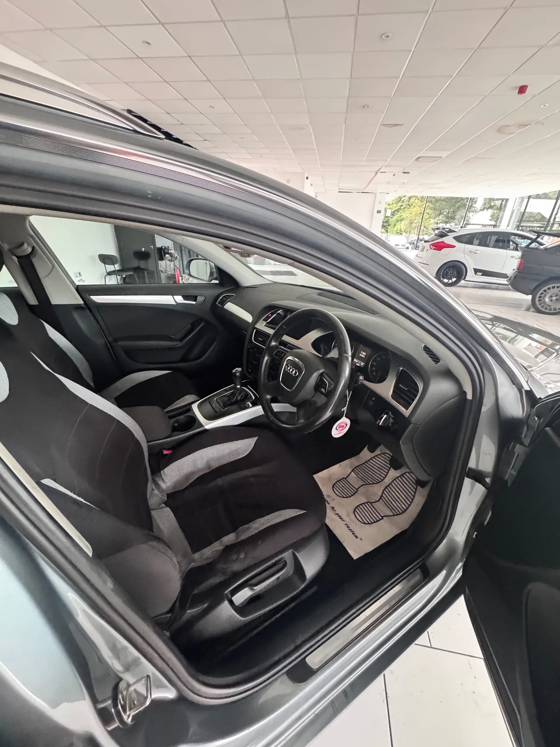 Vehicle photo — front interior