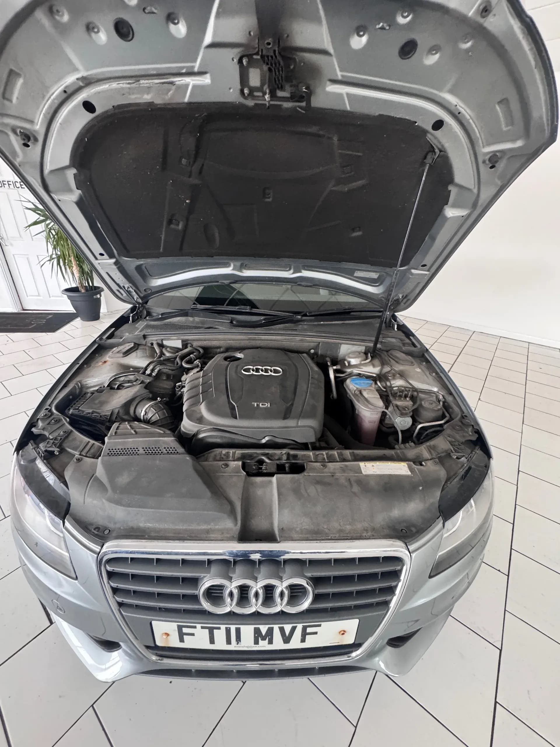 Vehicle photo — engine bay