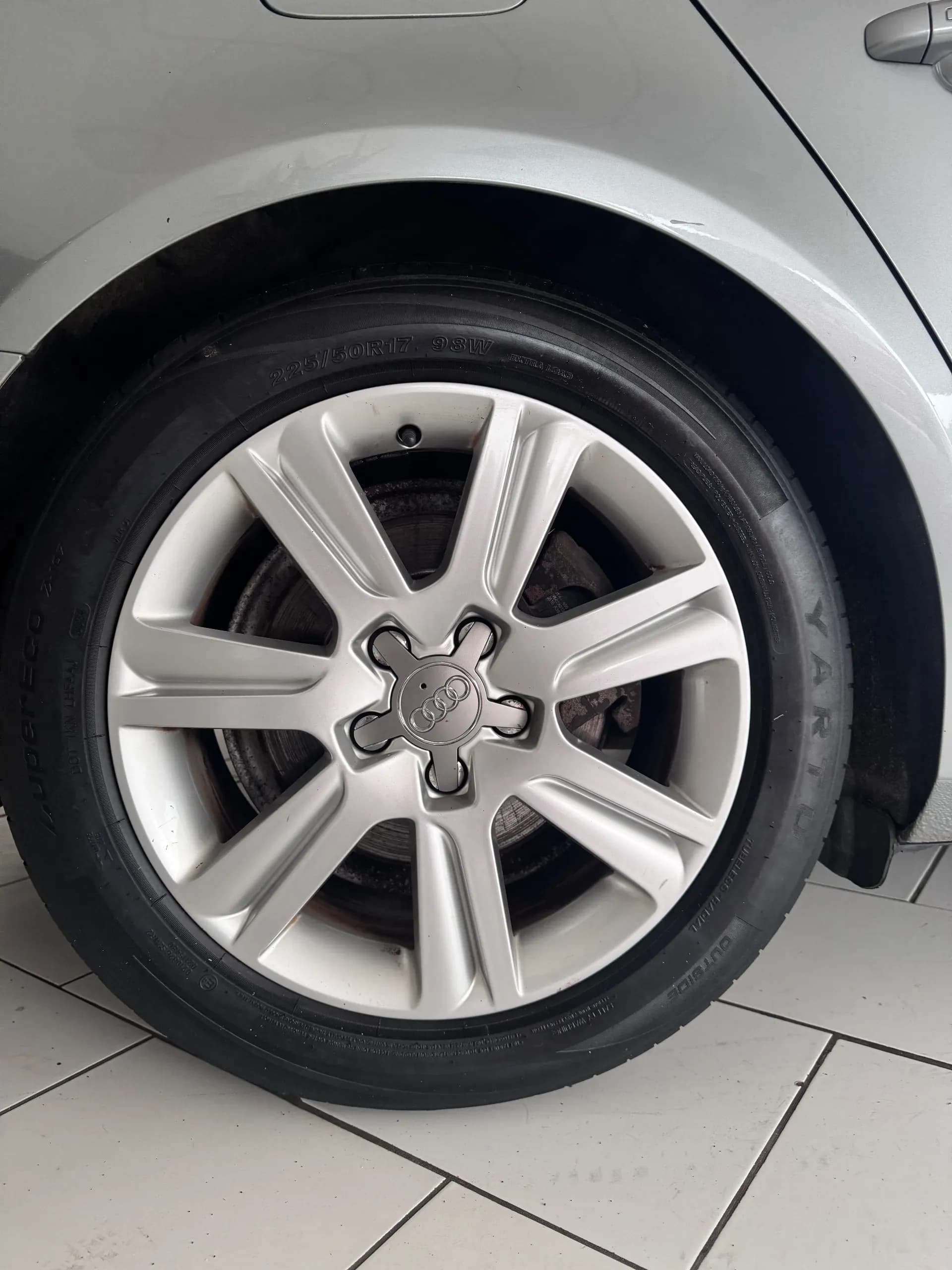 Vehicle photo — os rear alloy