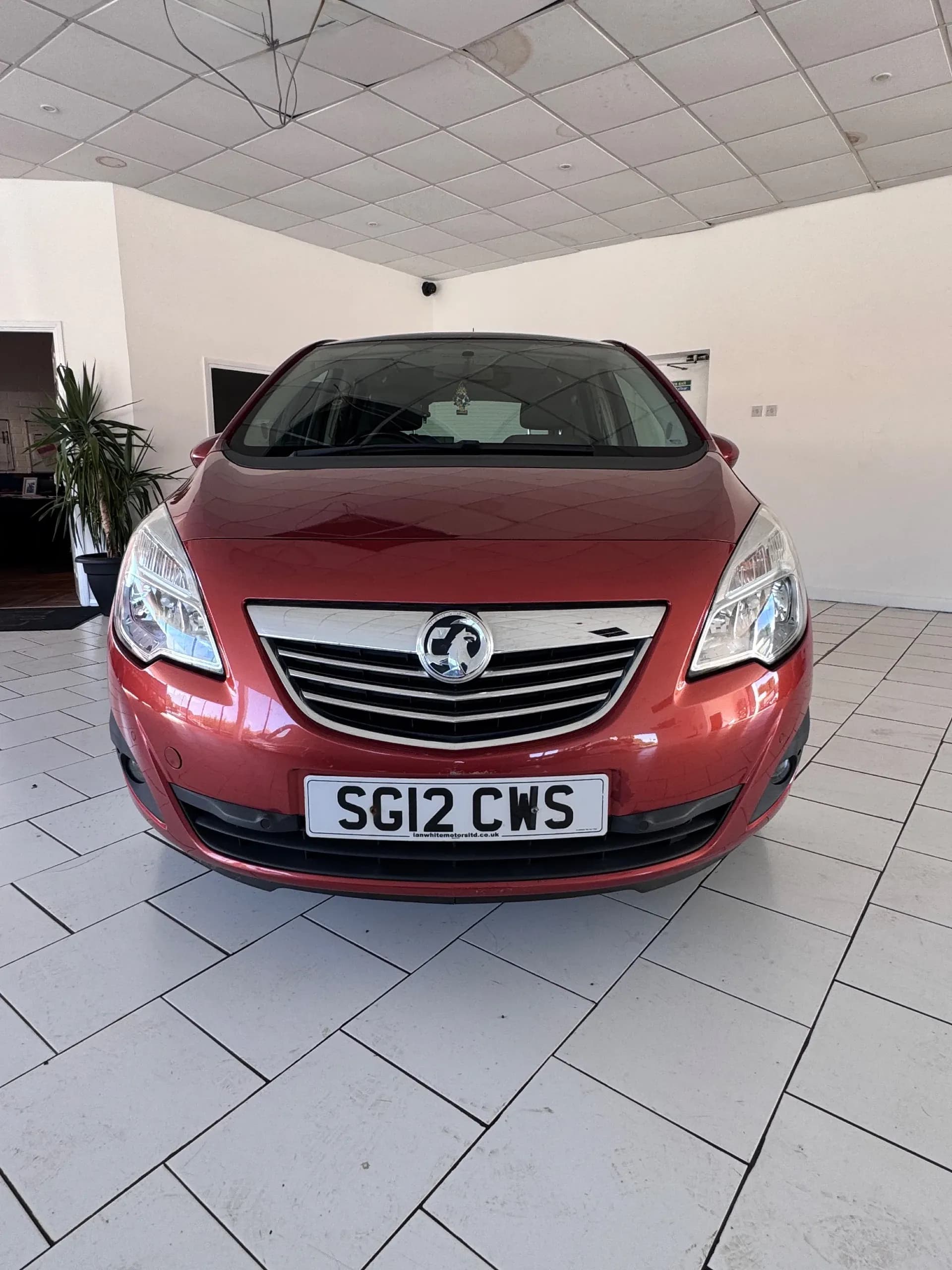 Vehicle photo — front