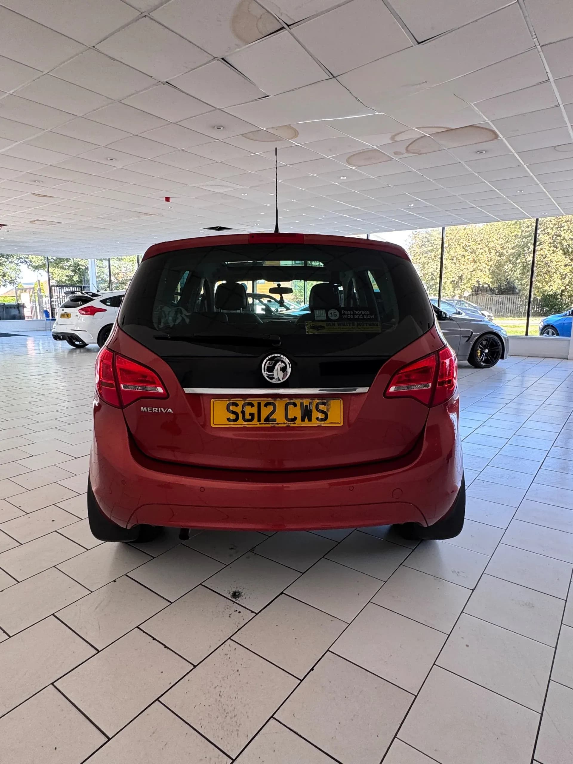 Vehicle photo — rear