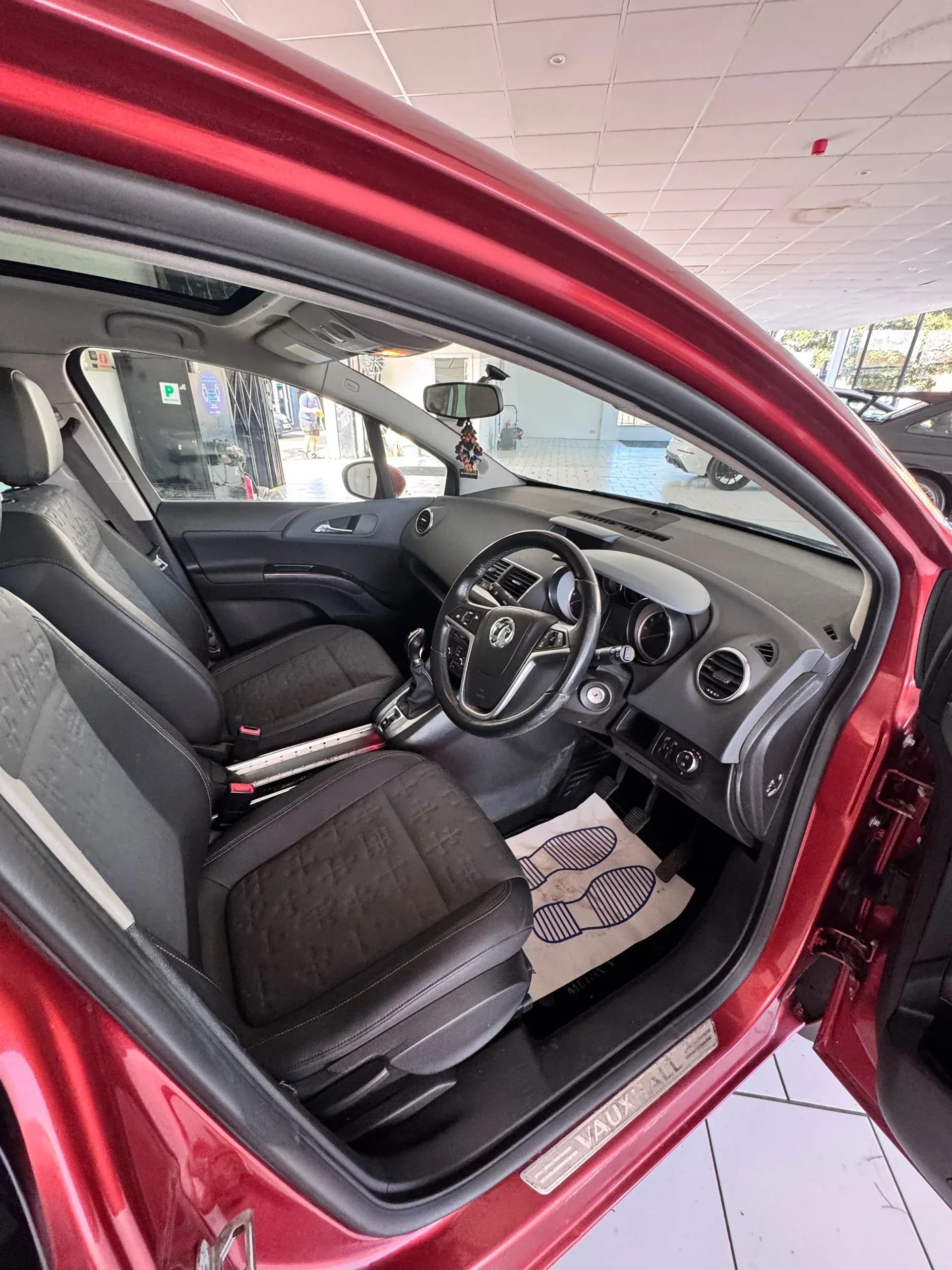 Vehicle photo — front interior