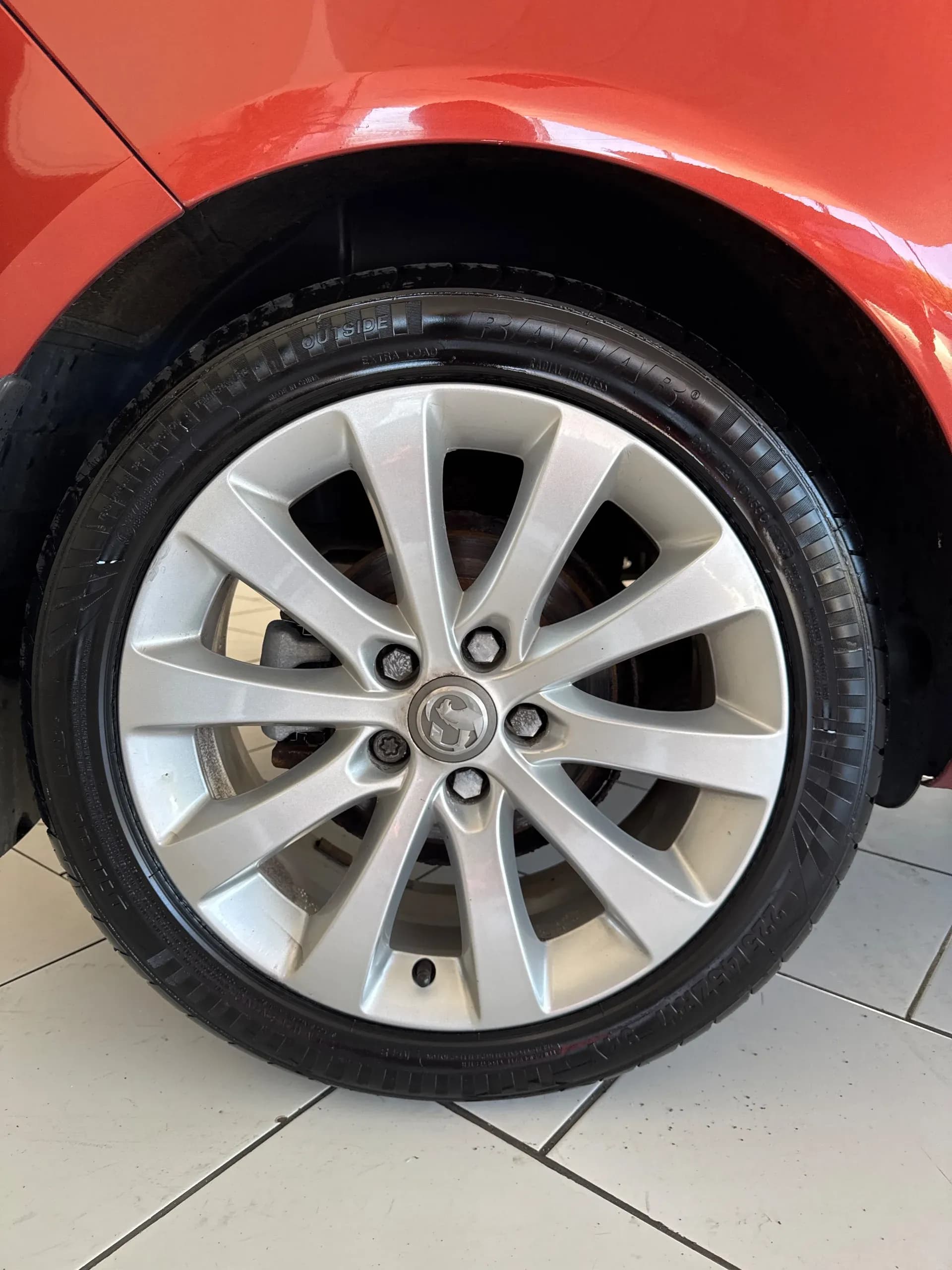Vehicle photo — os rear alloy