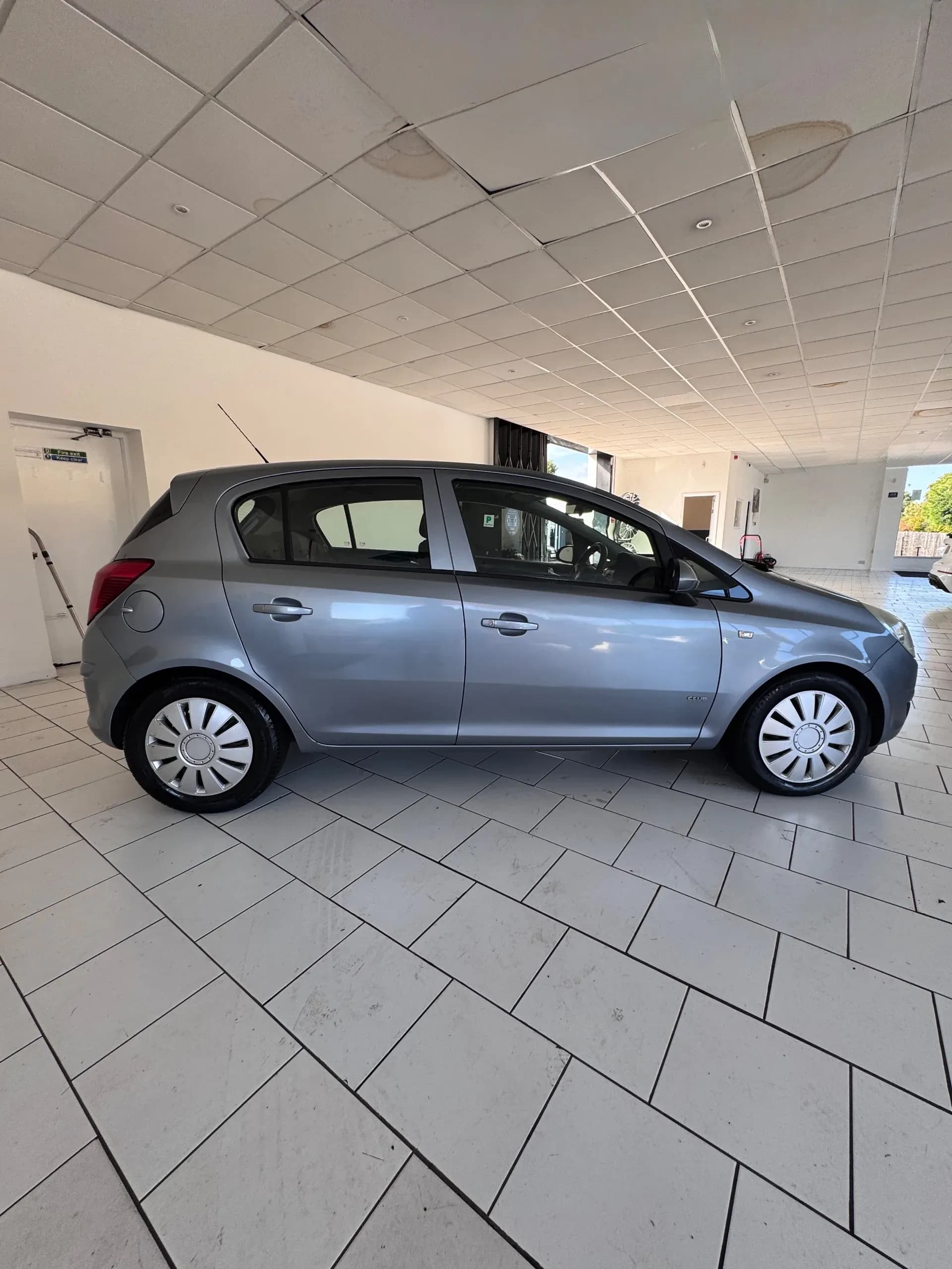 Vehicle photo — os profile