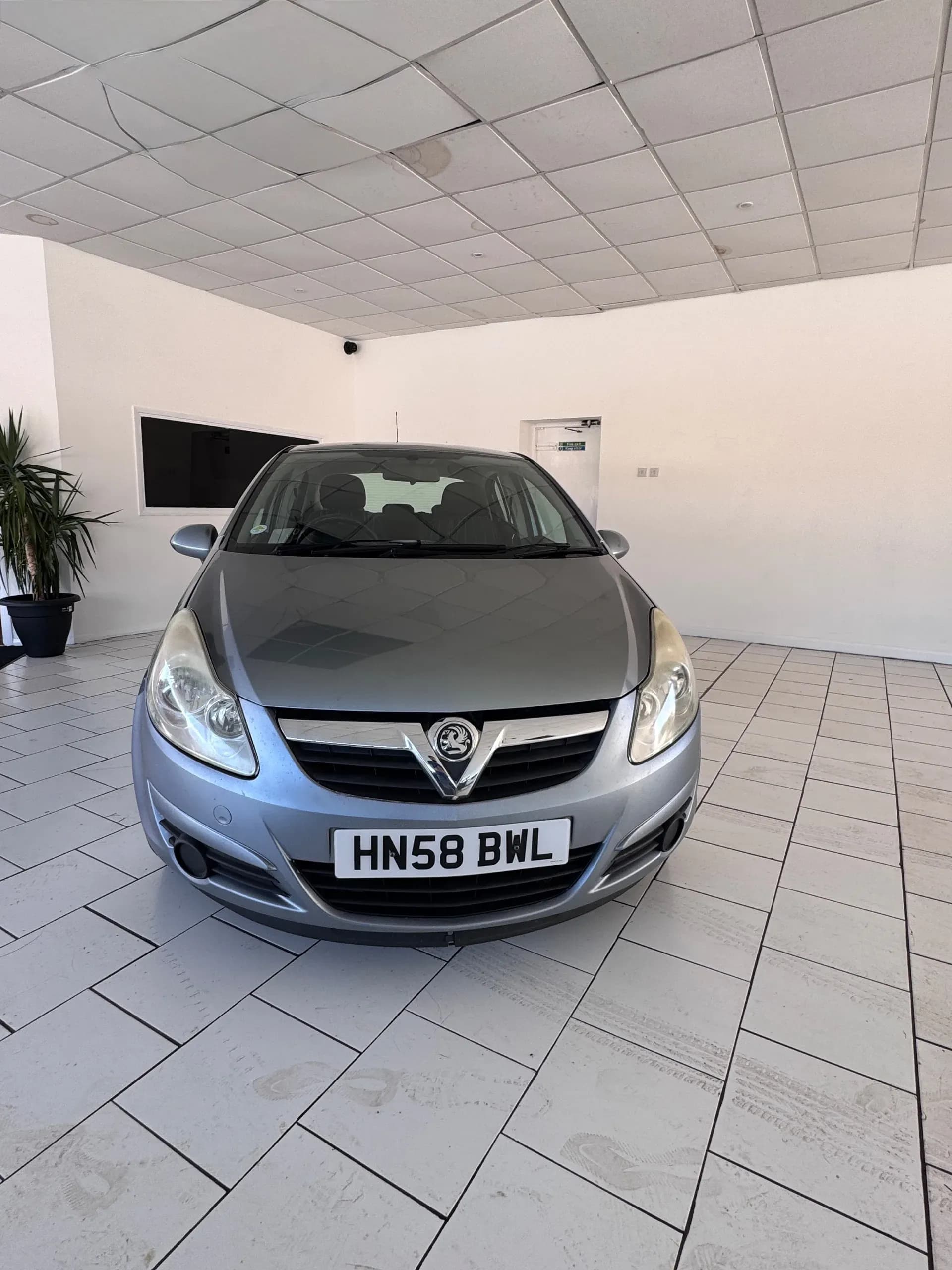 Vehicle photo — front