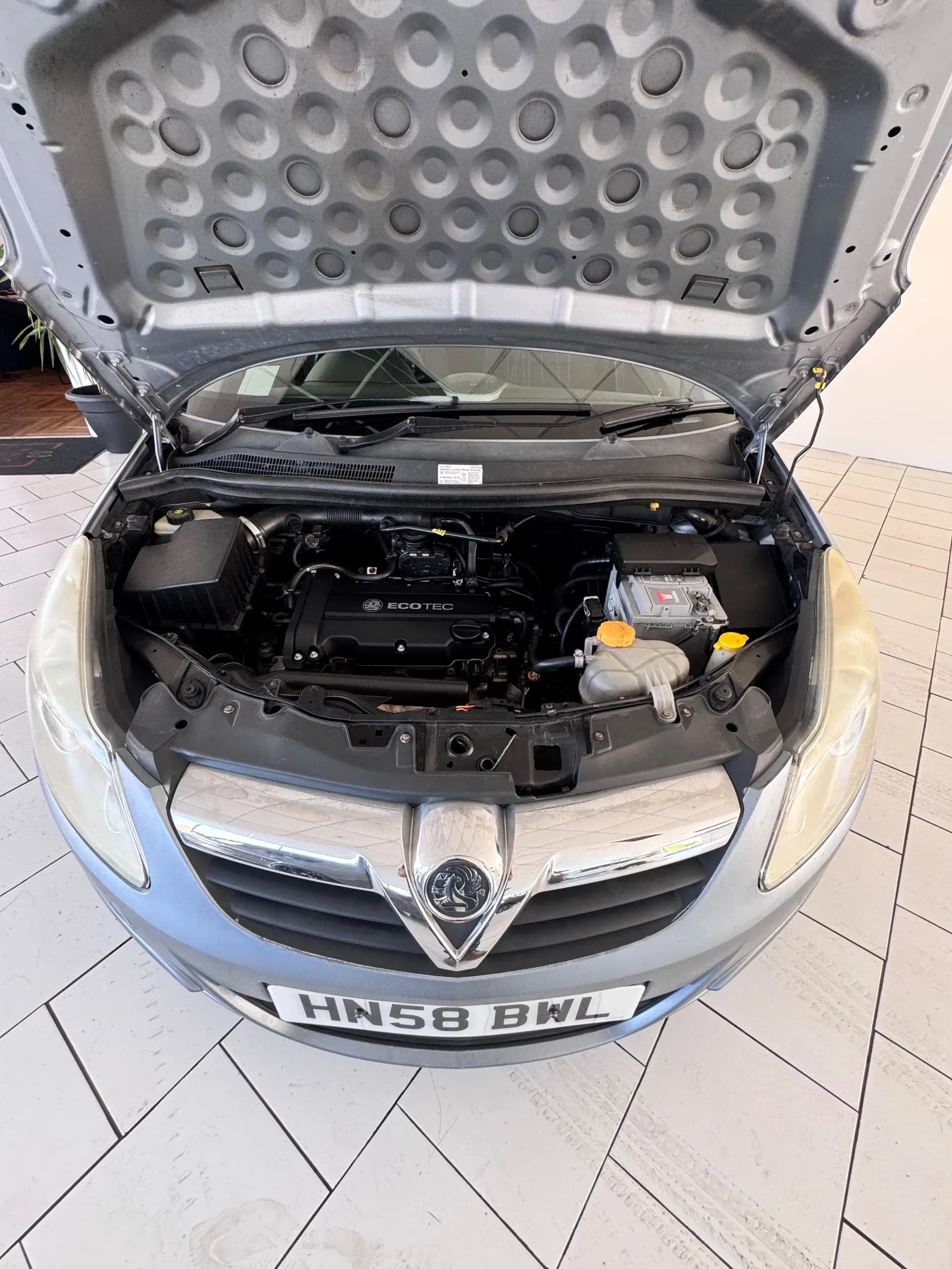 Vehicle photo — engine bay