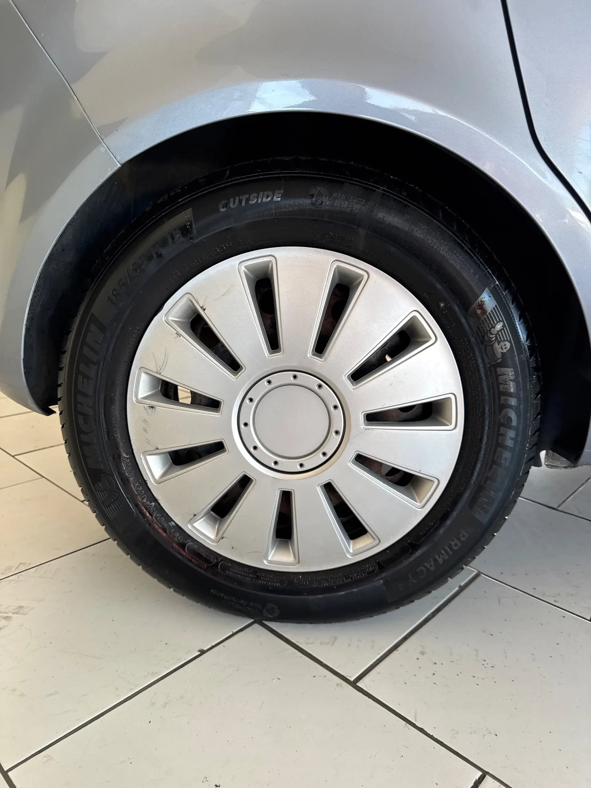 Vehicle photo — os rear alloy