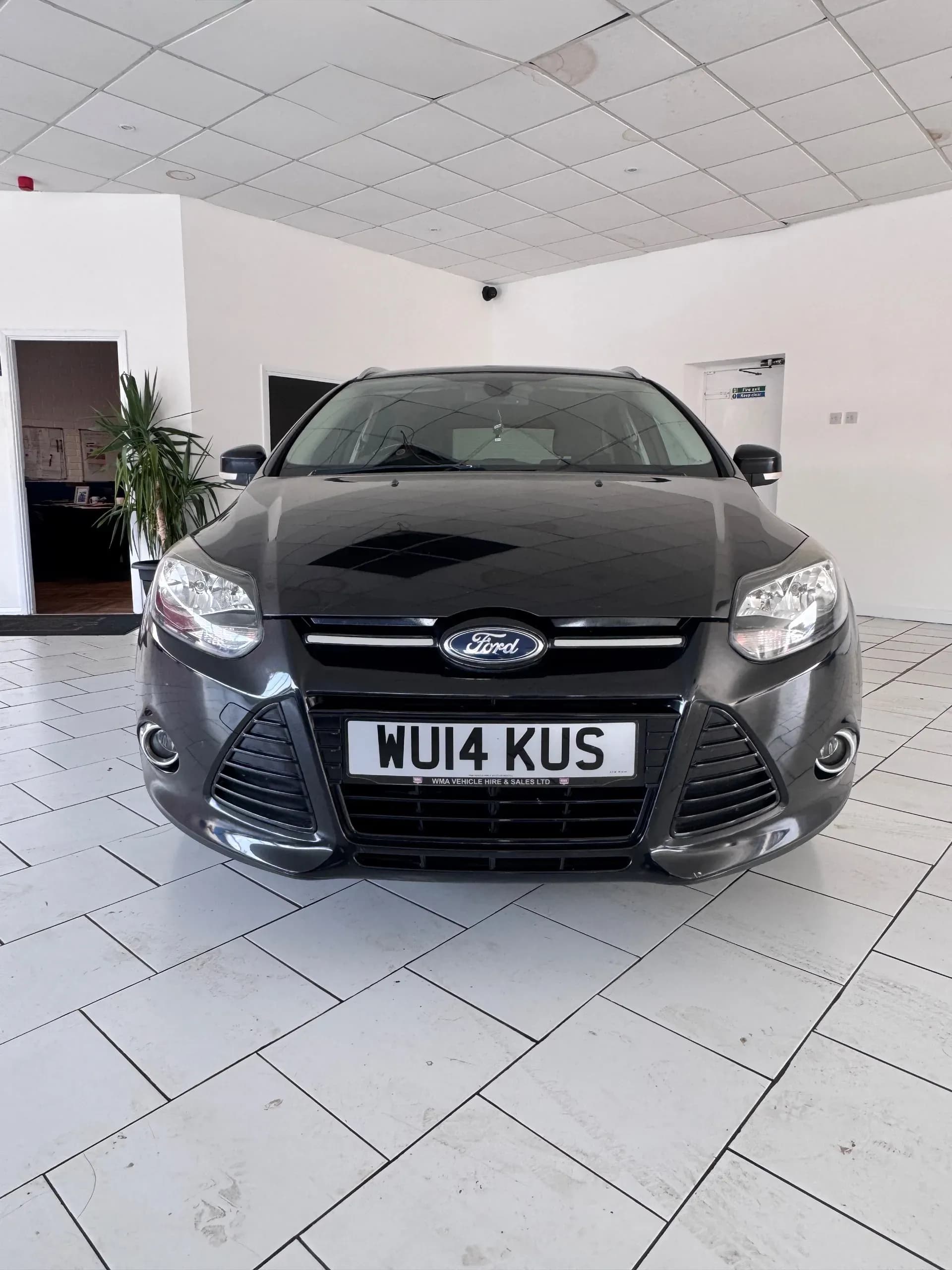 Vehicle photo — front
