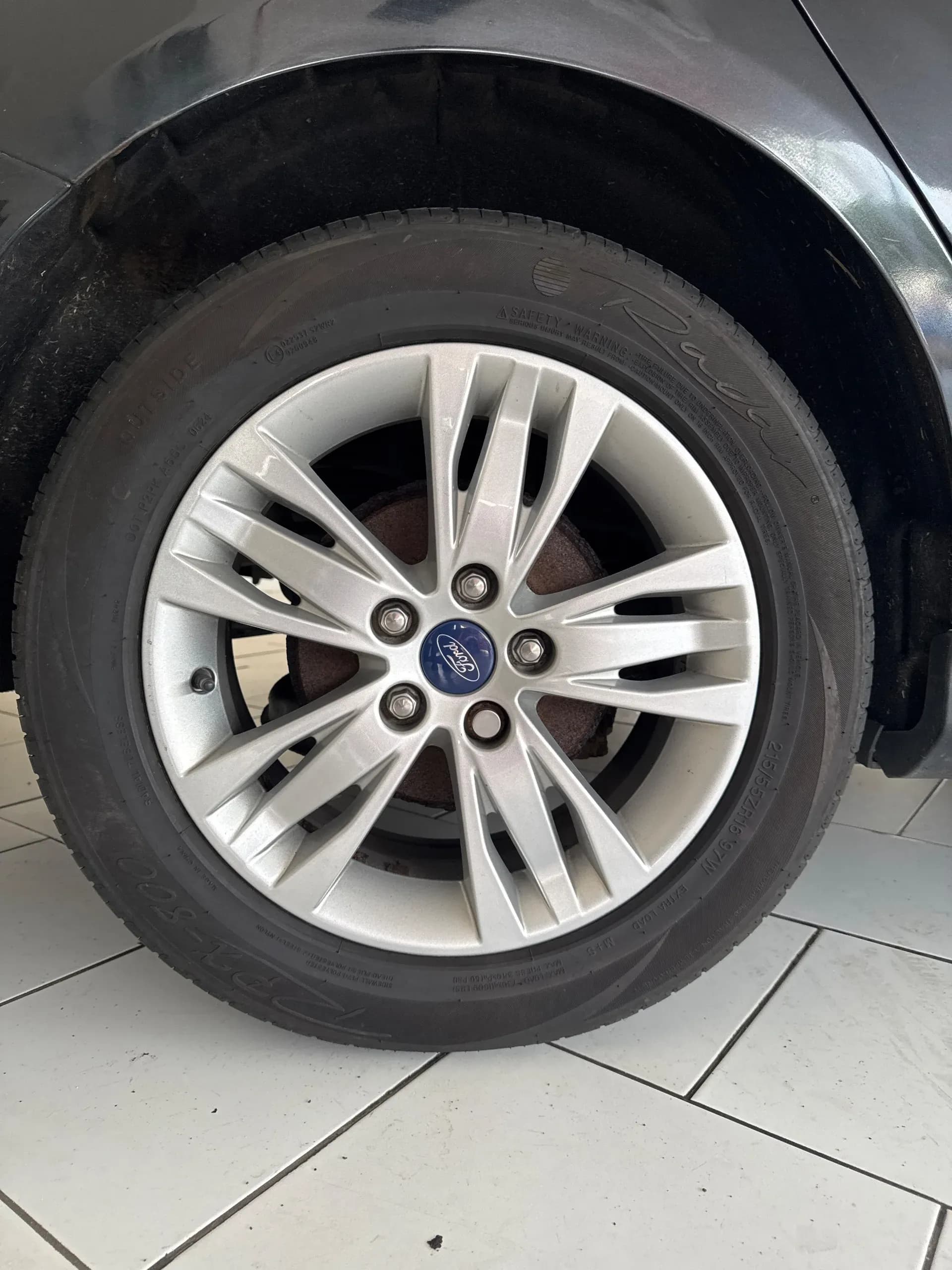 Vehicle photo — os rear alloy