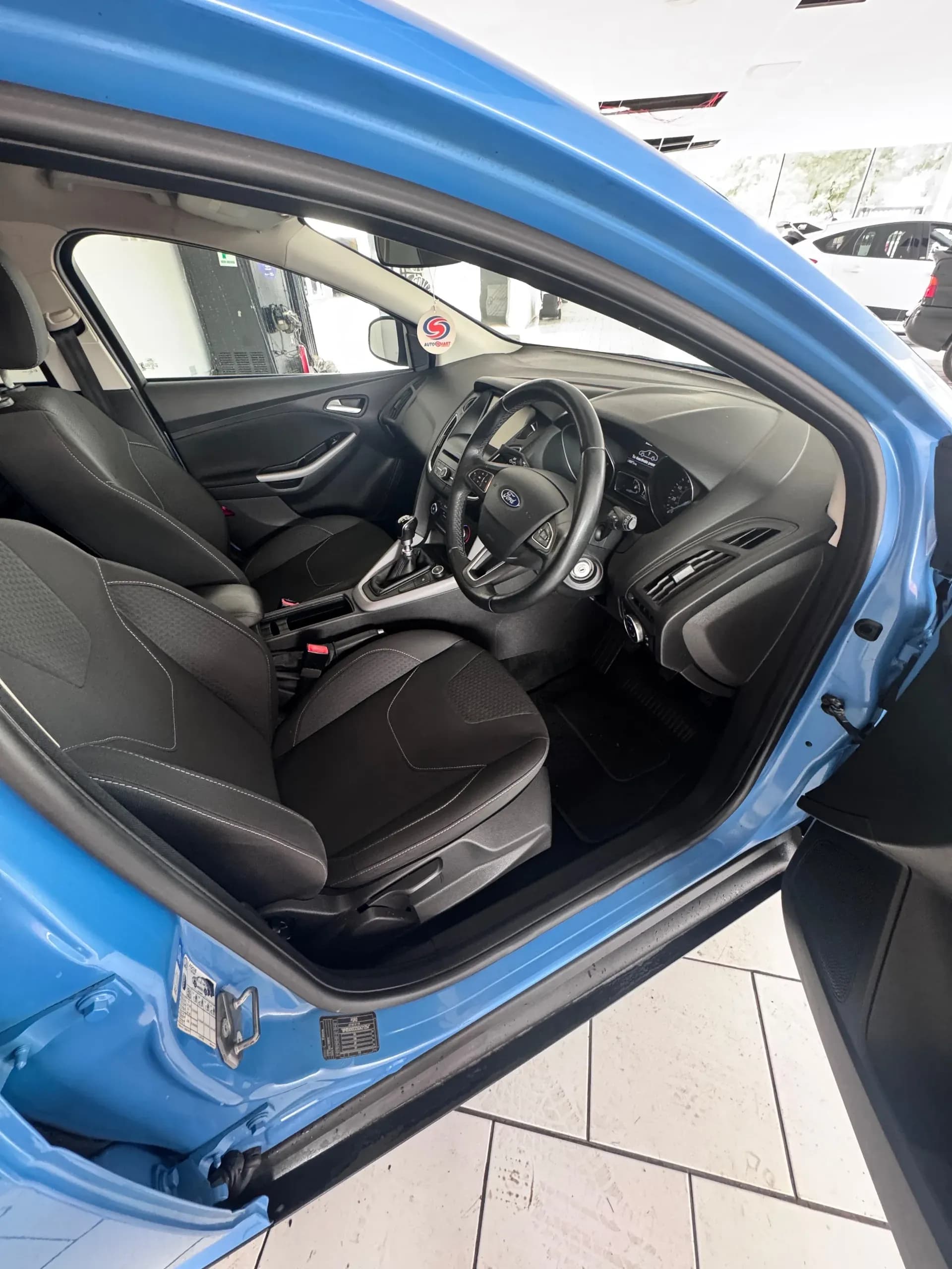 Vehicle photo — front interior