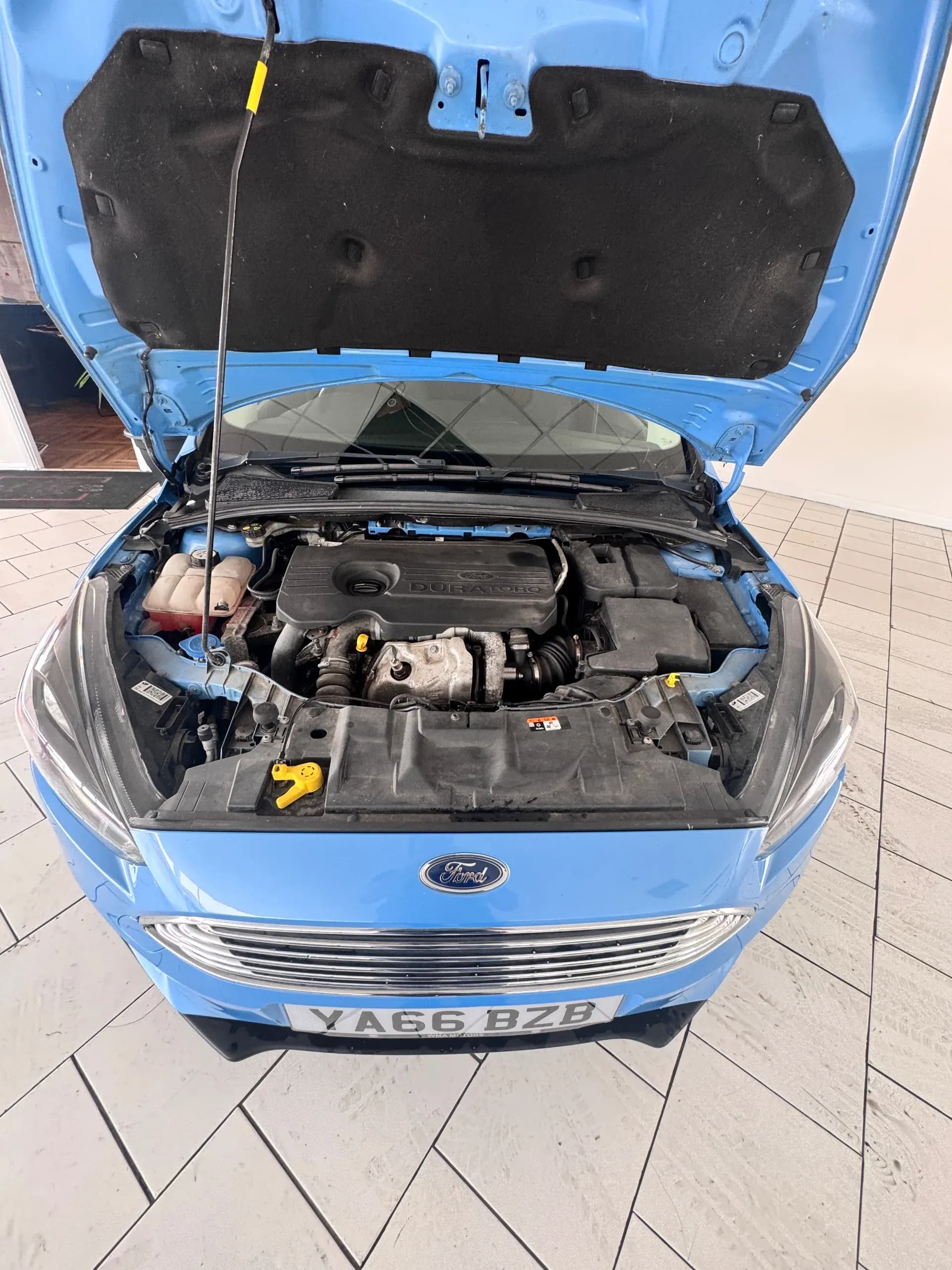 Vehicle photo — engine bay