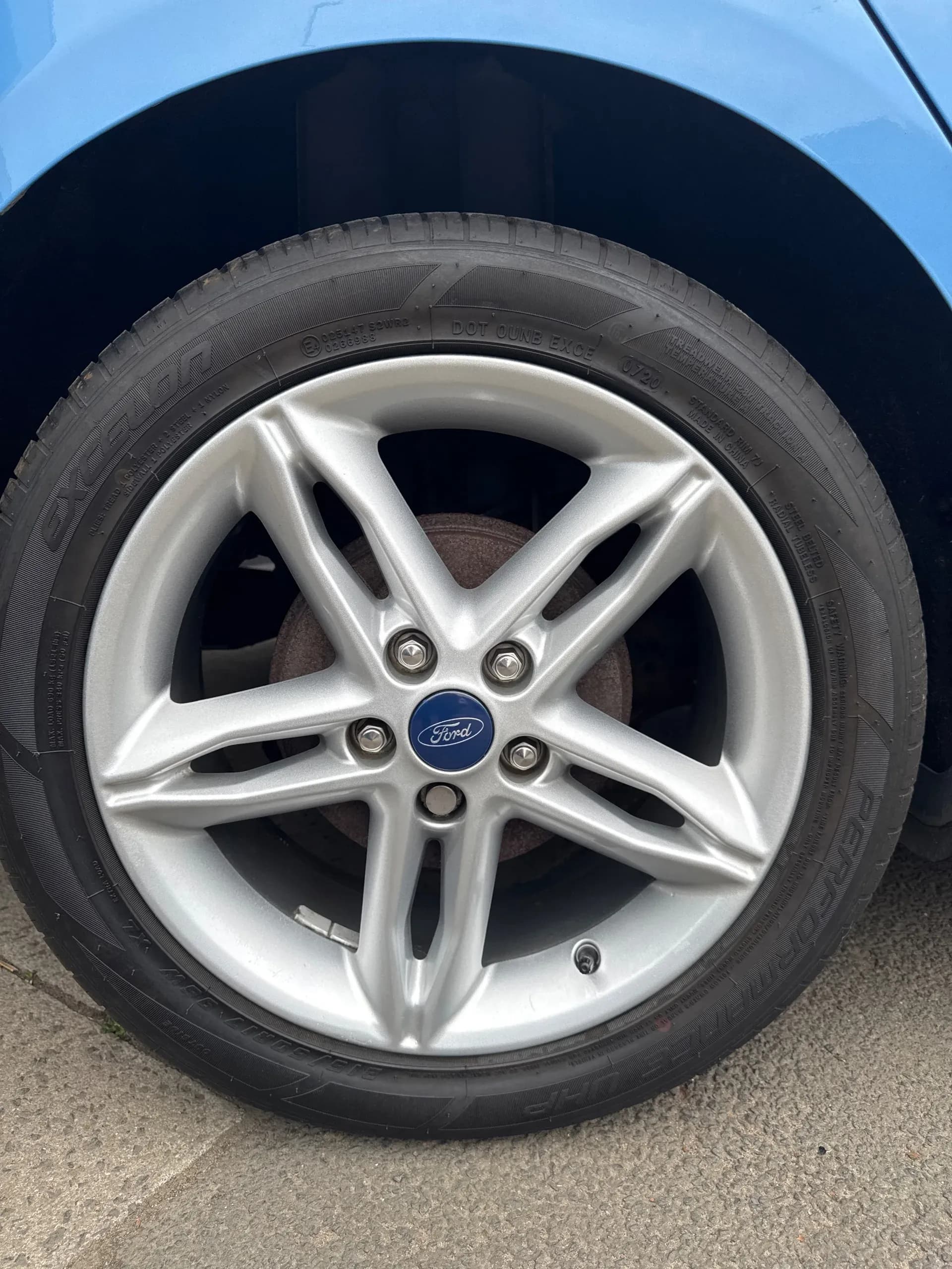 Vehicle photo — os rear alloy