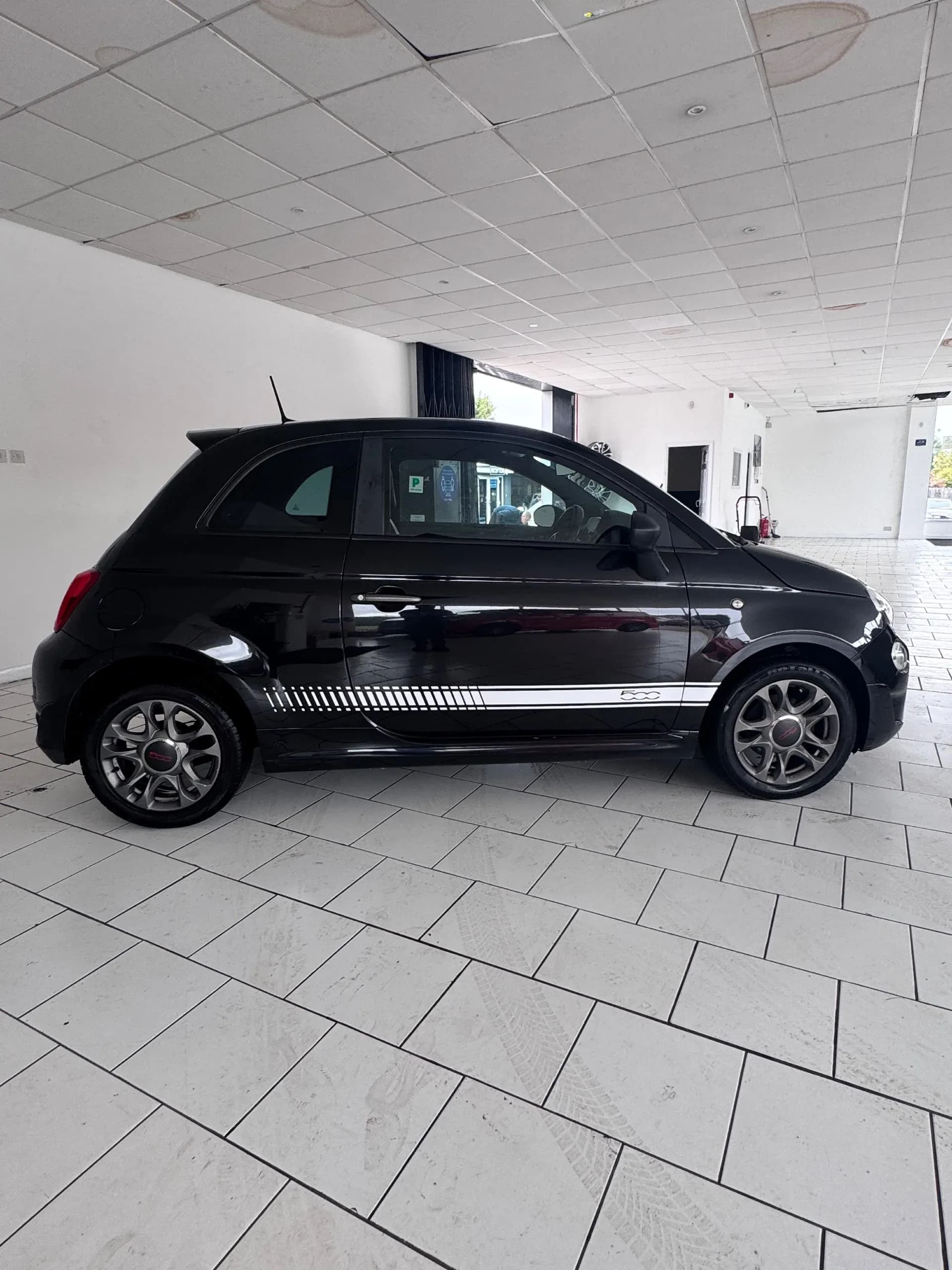 Vehicle photo — os profile