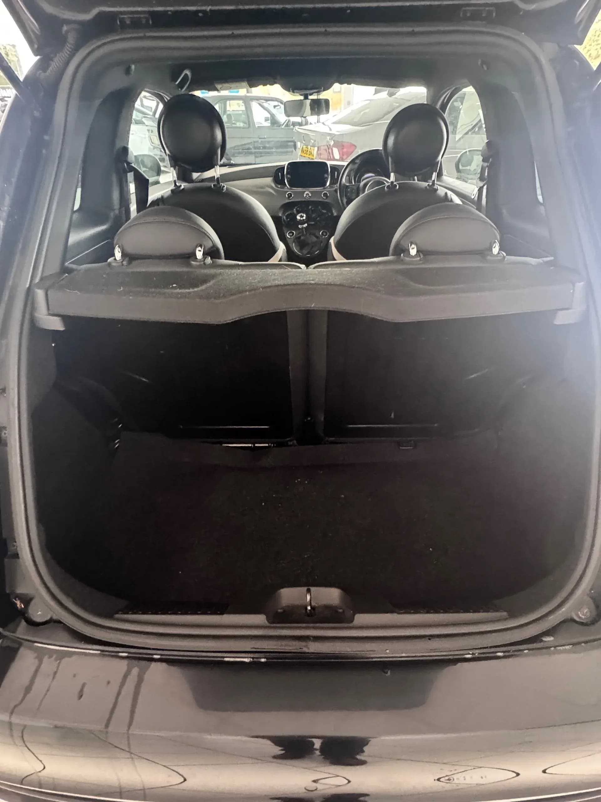 Vehicle photo — boot