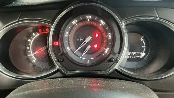 Vehicle photo — dashboard