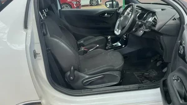 Vehicle photo — front interior