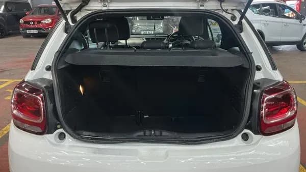 Vehicle photo — boot