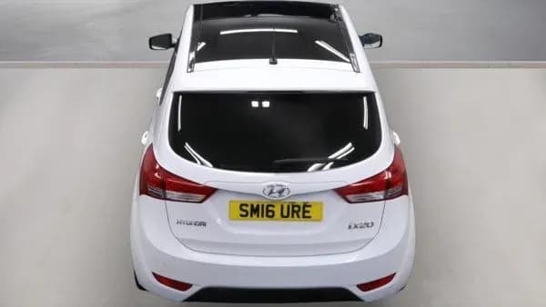 Vehicle photo — rear