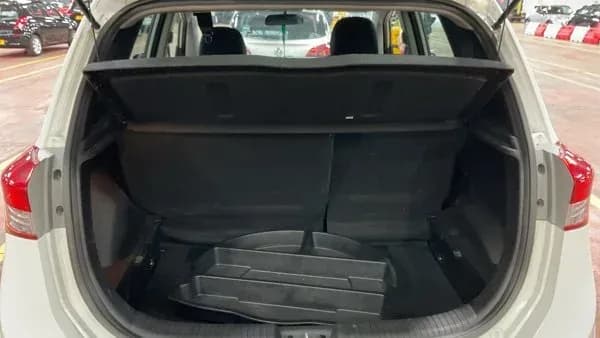 Vehicle photo — boot