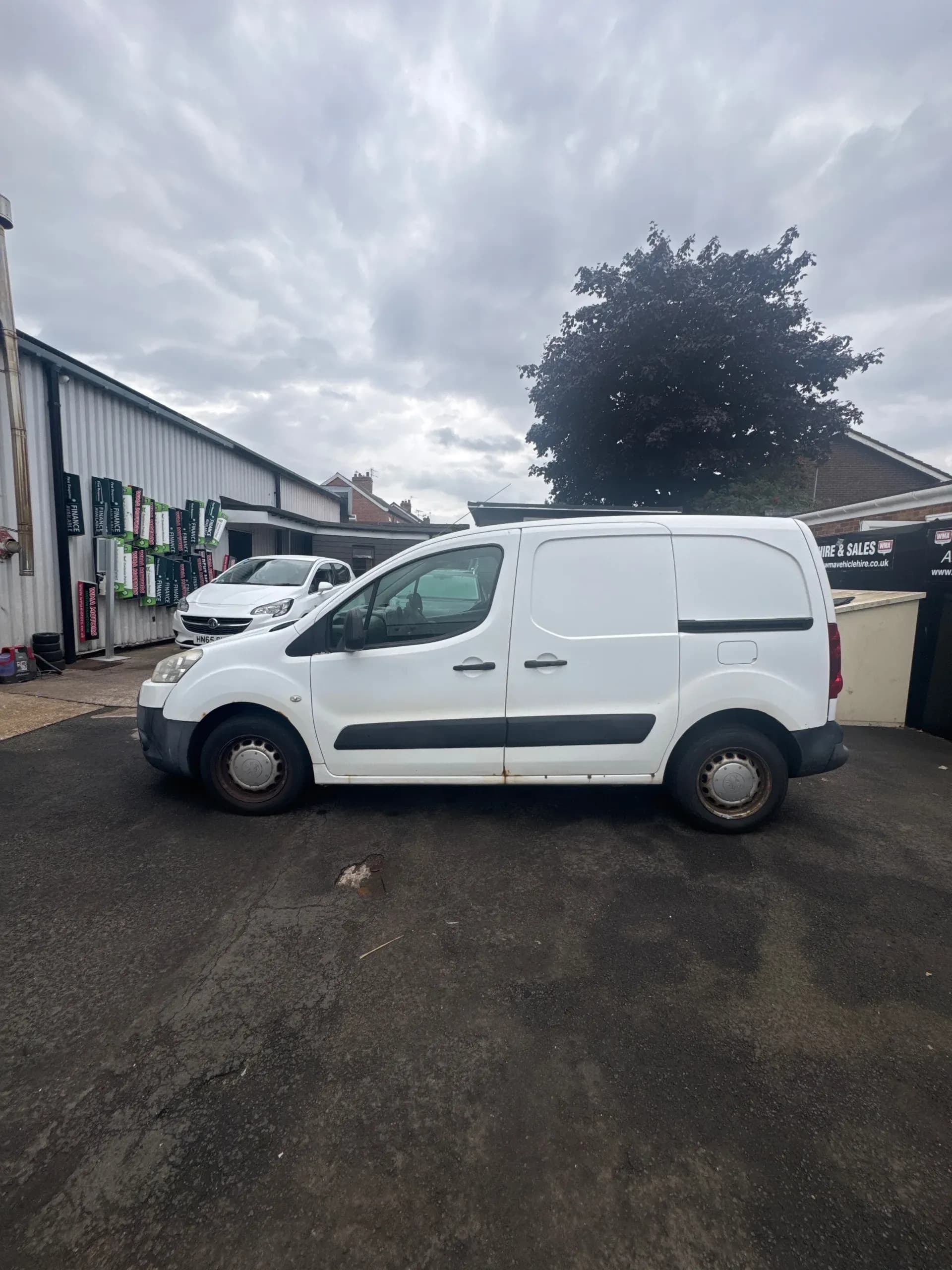 Vehicle photo — ns profile