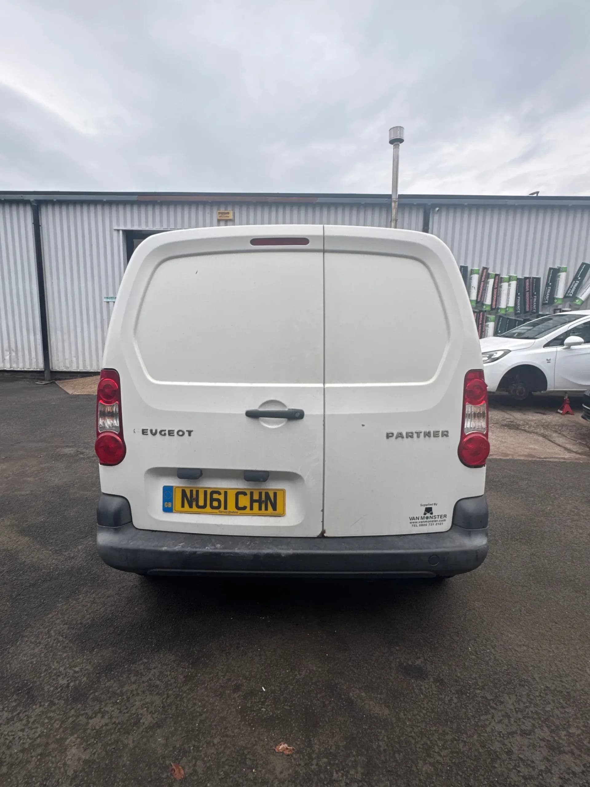 Vehicle photo — rear